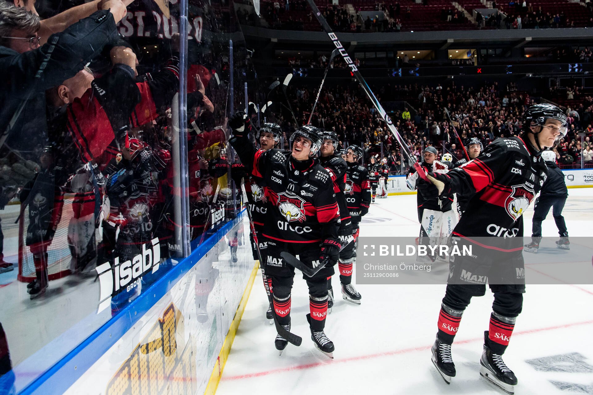 Malmö Redhawks spelare jublar