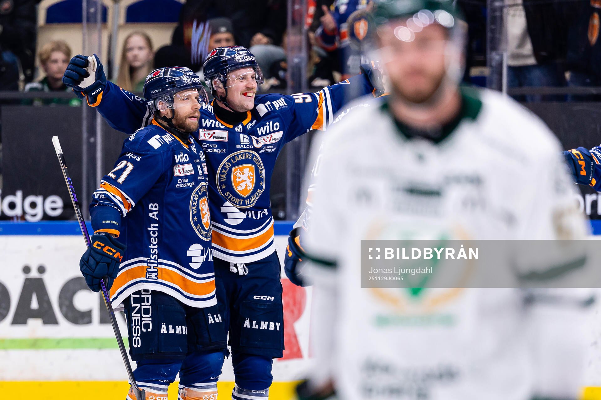 Växjös Brian Cooper och Joel Persson jublar