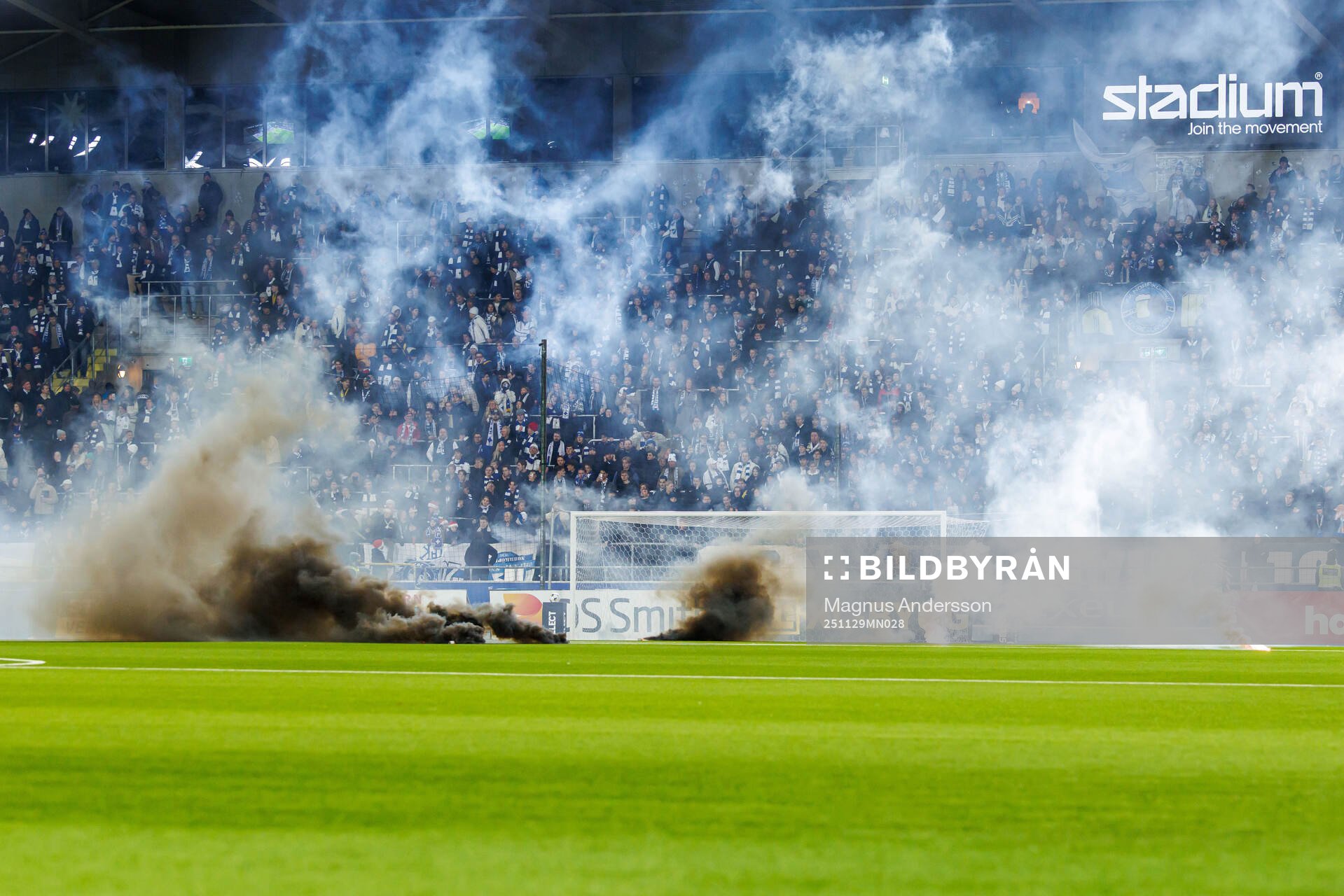 Pyroteknik inkastat på plan