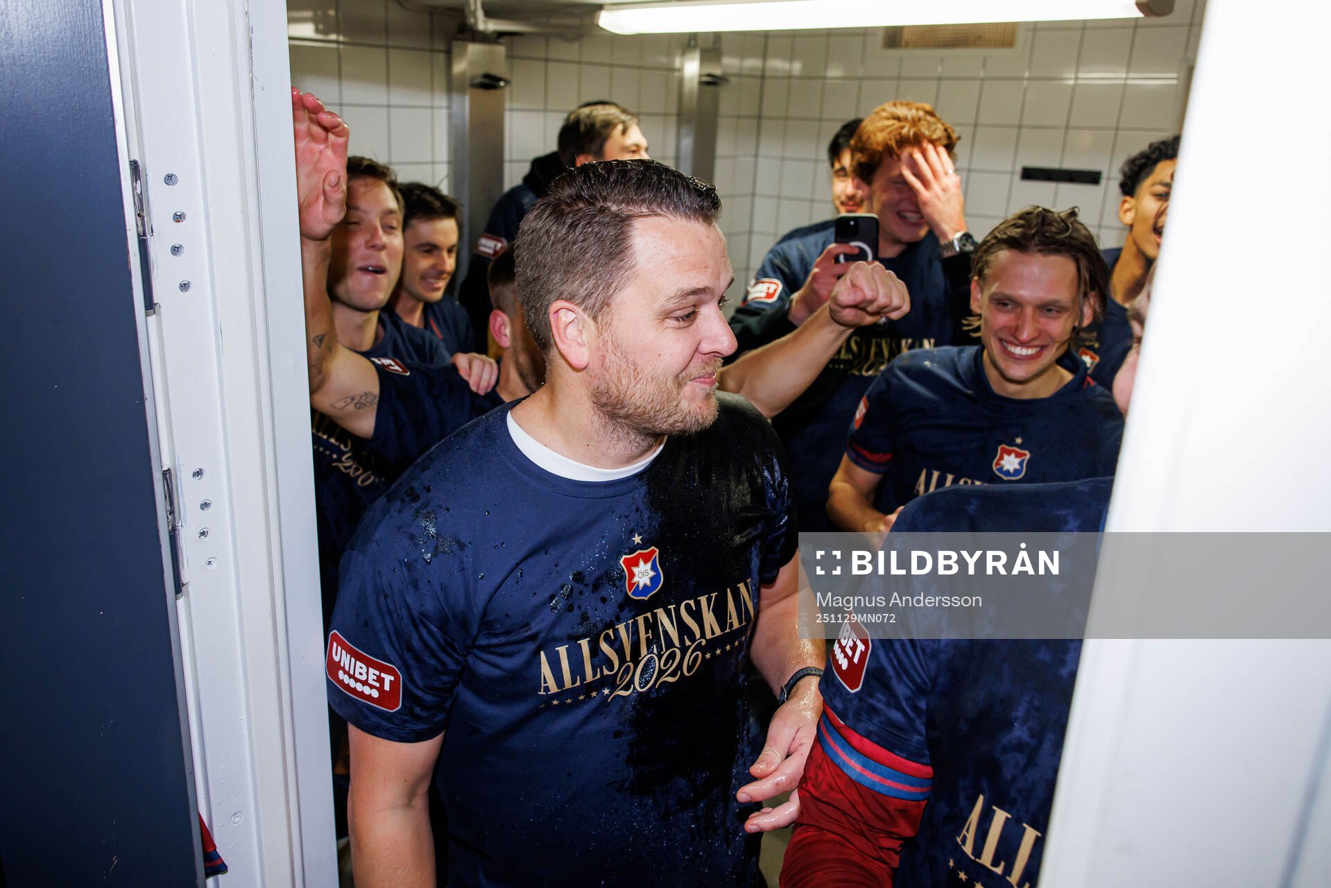 Örgrytes tränare Andreas Holmberg jublar