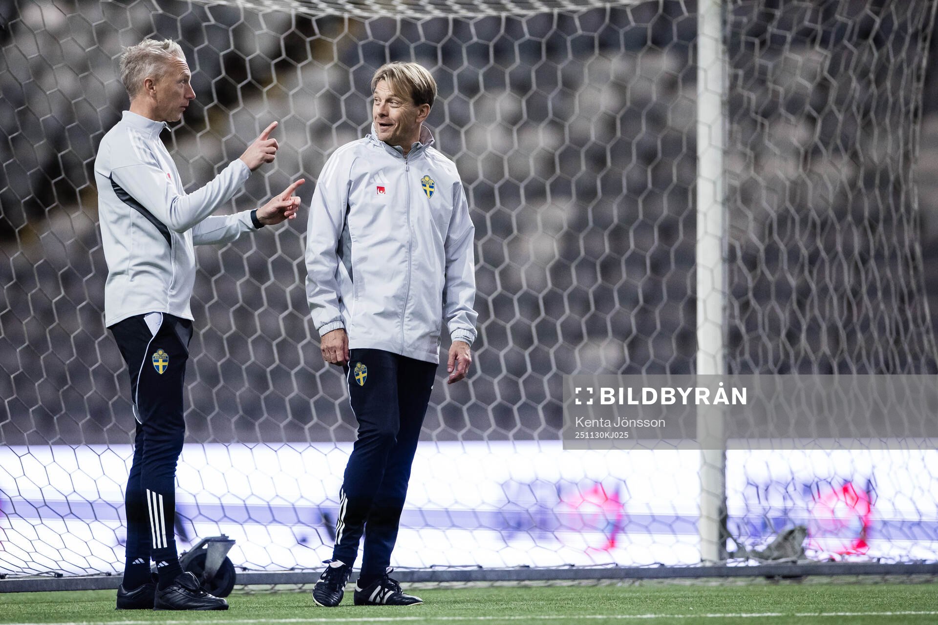 Assistant coach Niklas Egnell and head coach Tony Gustavsson