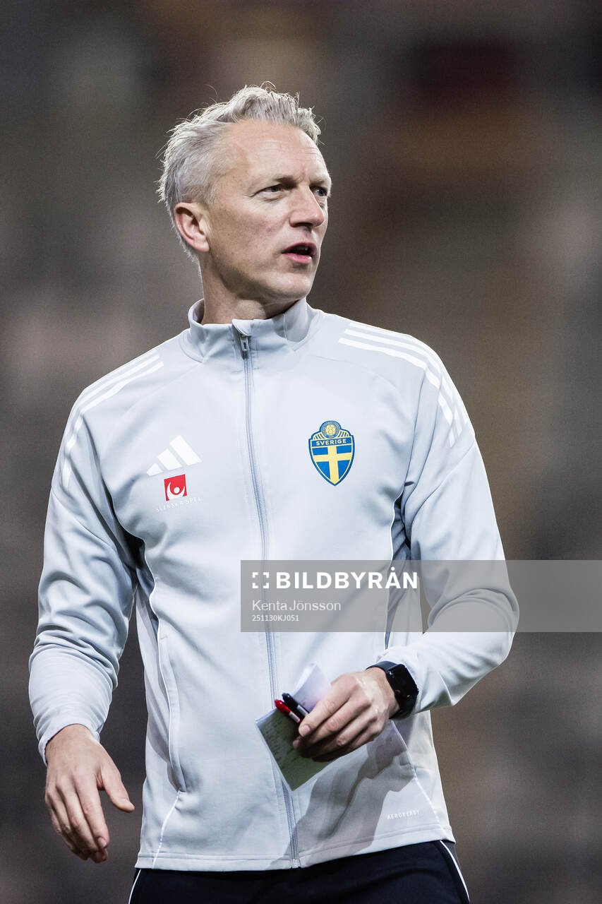 Assistant coach Niklas Egnell
