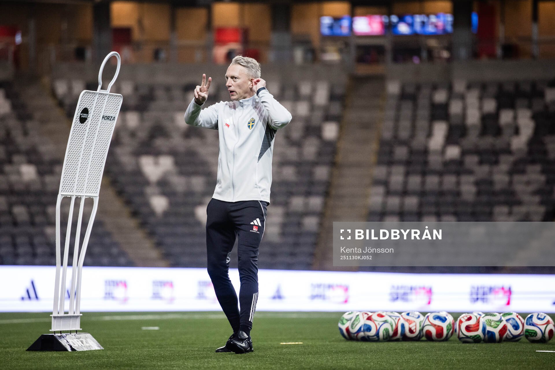 Assistant coach Niklas Egnell