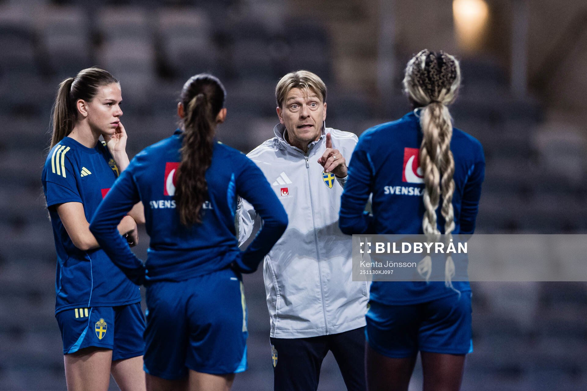 Bella Andersson, Rusul Rosa Kafaji, head coach Tony