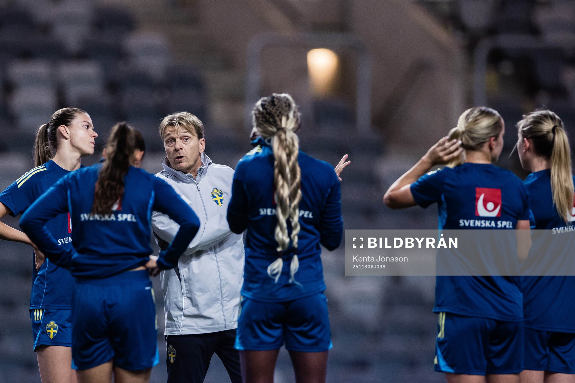 Bella Andersson, Rusul Rosa Kafaji, head coach Tony