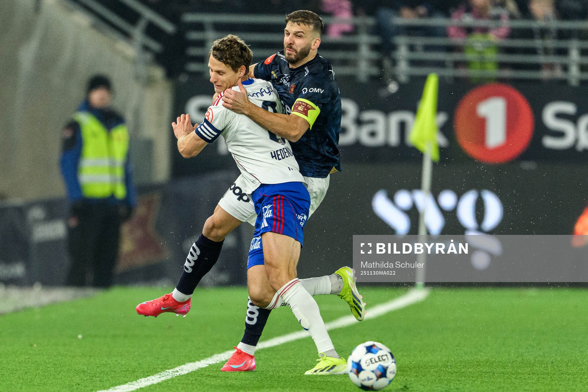 Vegar Eggen Hedenstad of Vålerenga and Zlatko Hovland