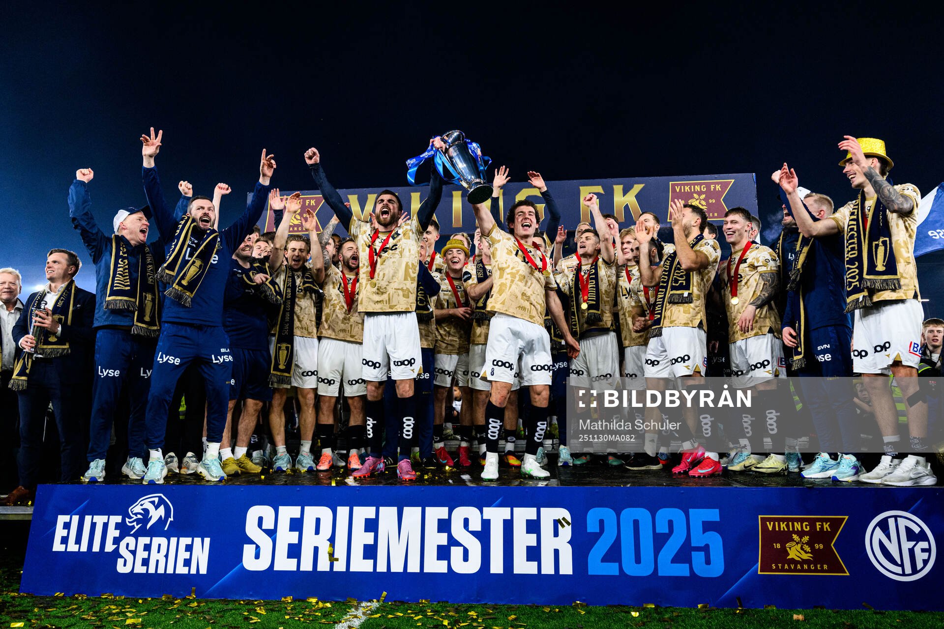 Joe Zen Robert Bell of Viking celebrates