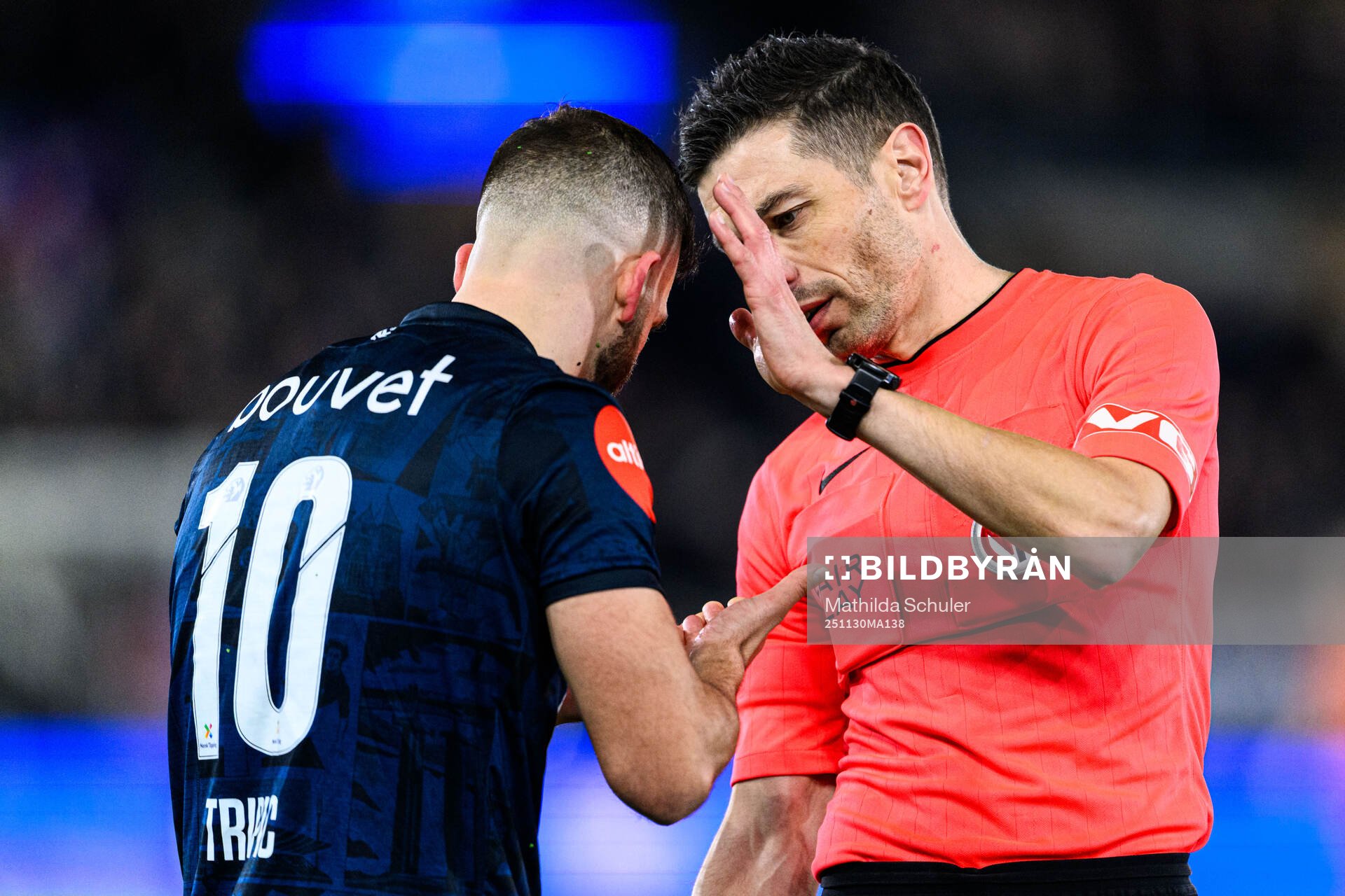 Zlatko Hovland Tripic of Viking and Referee Tore Hansen