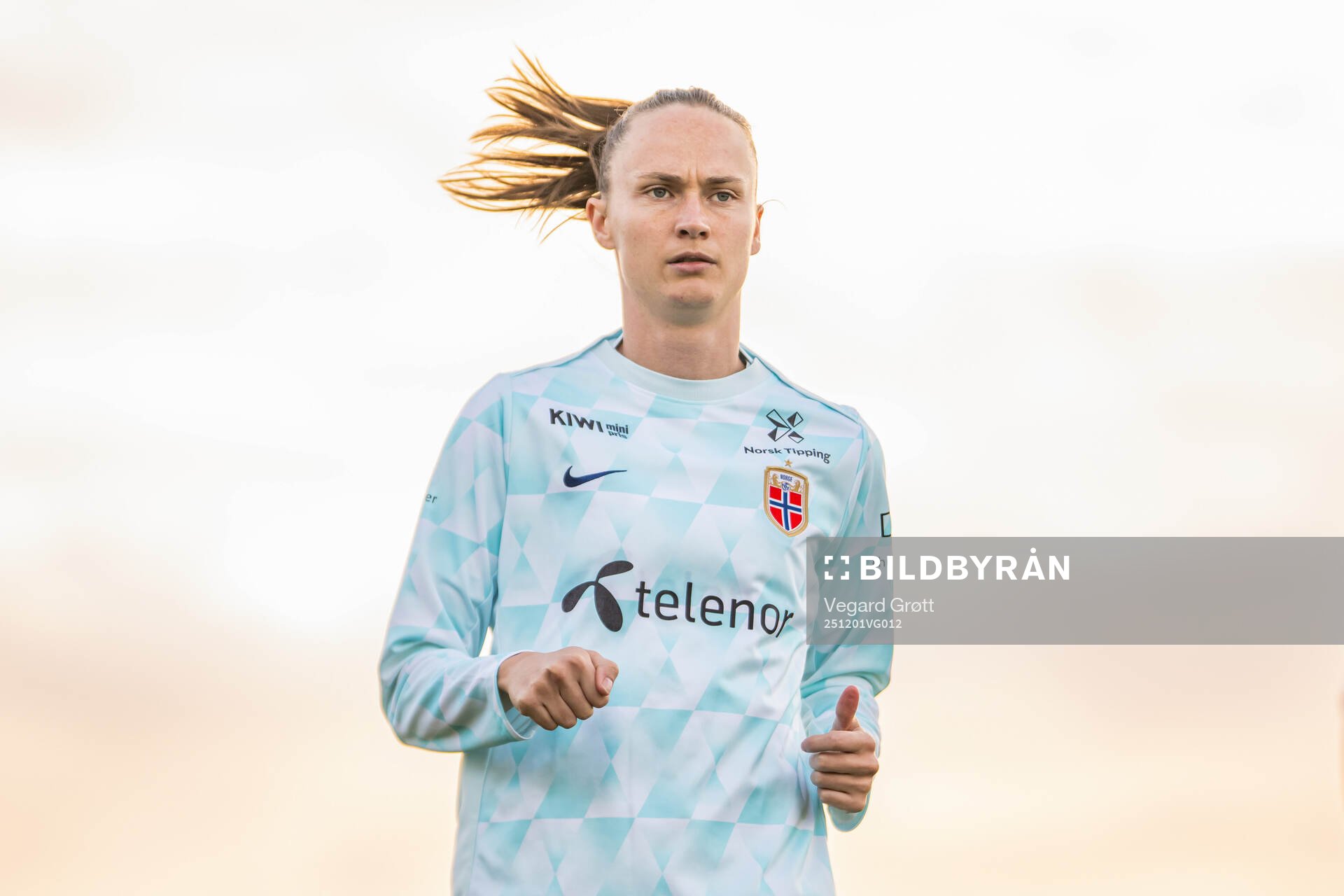 Caroline Graham Hansen of Norway warms up