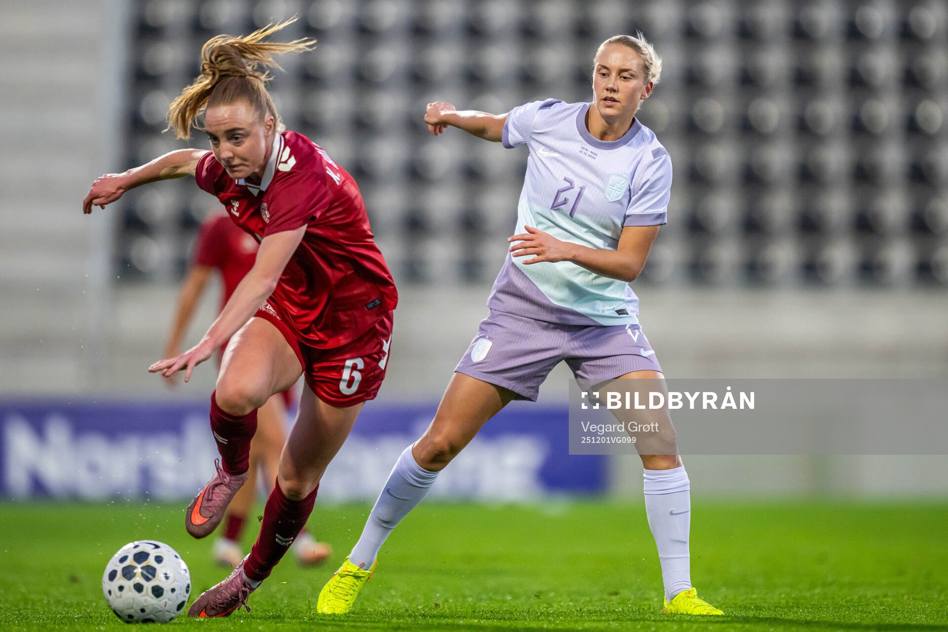 Karen Holmgaard of Denmark and Lisa Naalsund of Norway