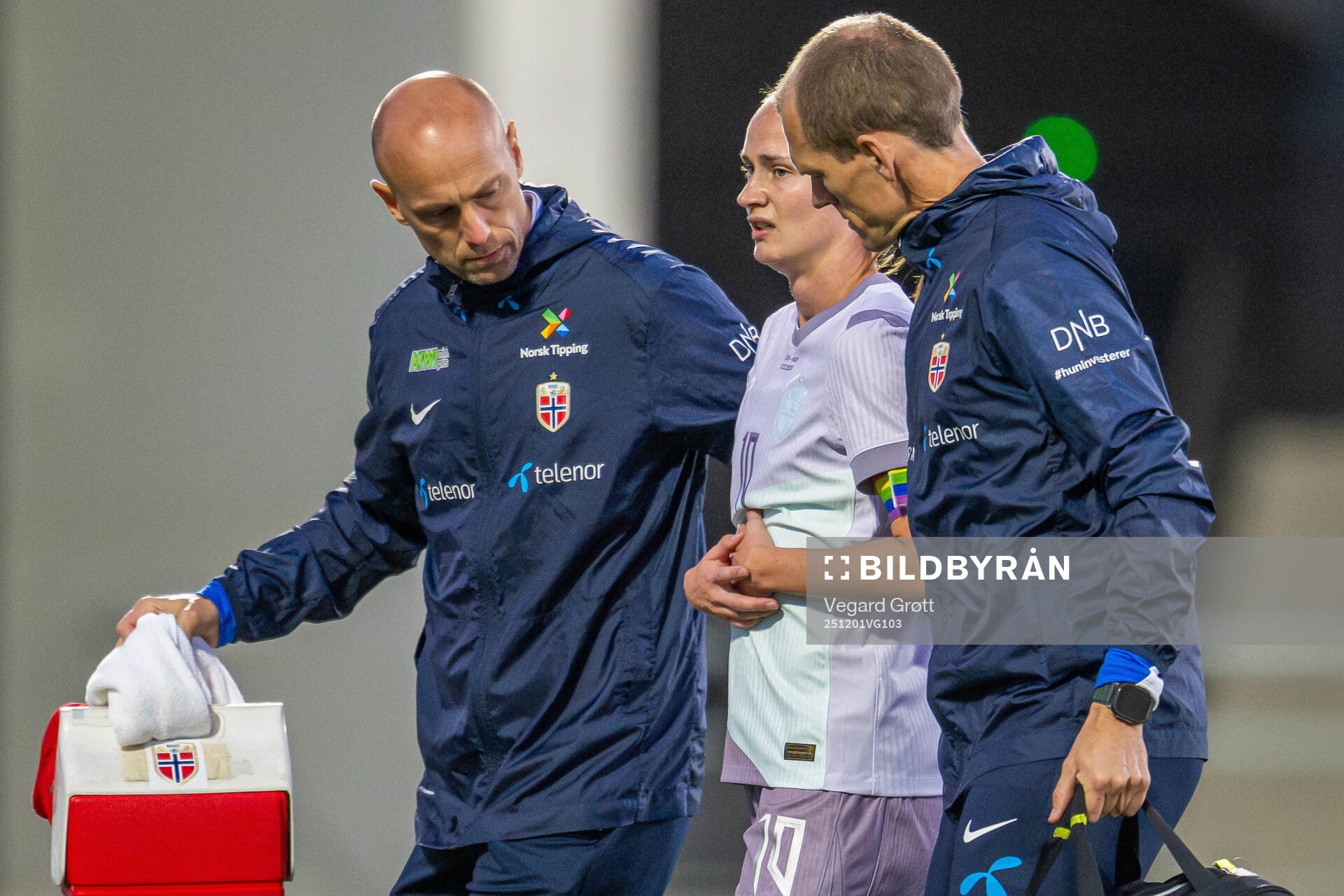 Physio Per-Otto Ringstad, Caroline Graham Hansen and doctor