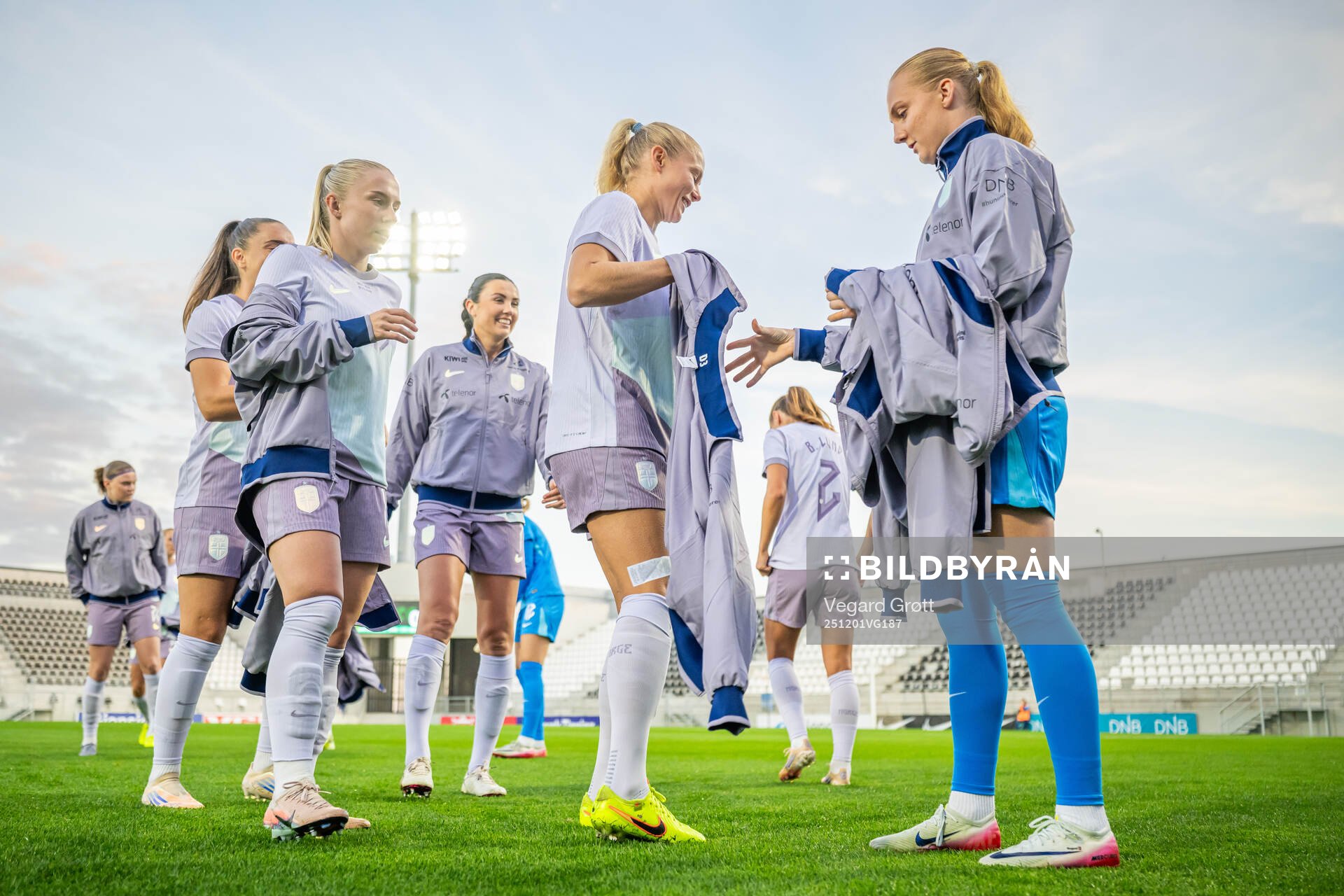 Thea Bjelde, Guro Bergsvand and goalkeeper Sunniva Skoglund