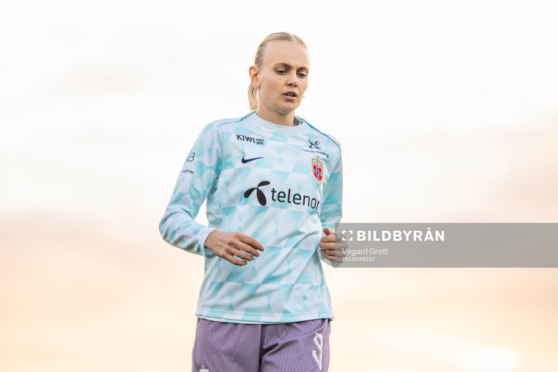 Karina Sævik of Norway warms up