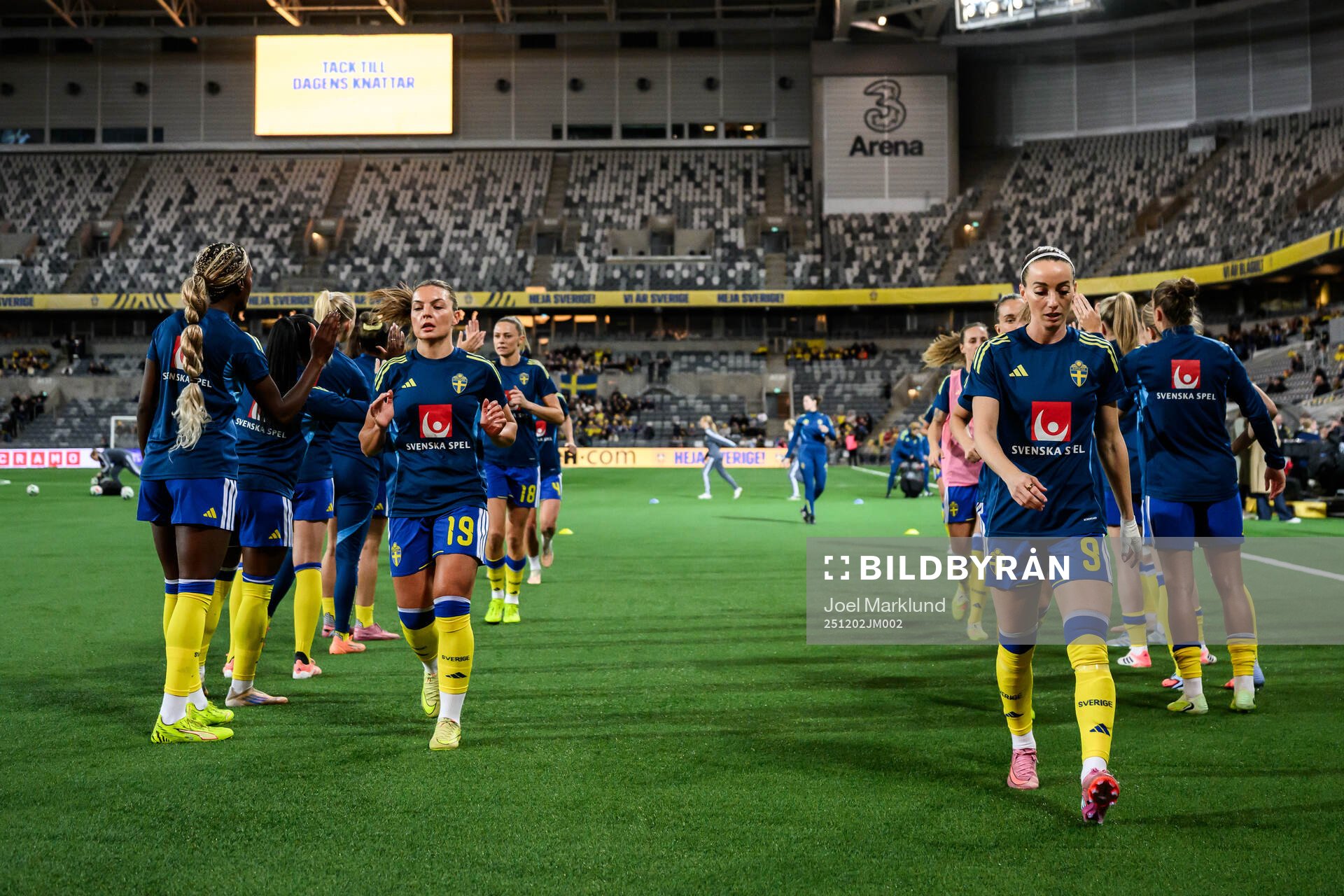 Johanna Rytting Kaneryd and Kosovare Asllani of Sweden