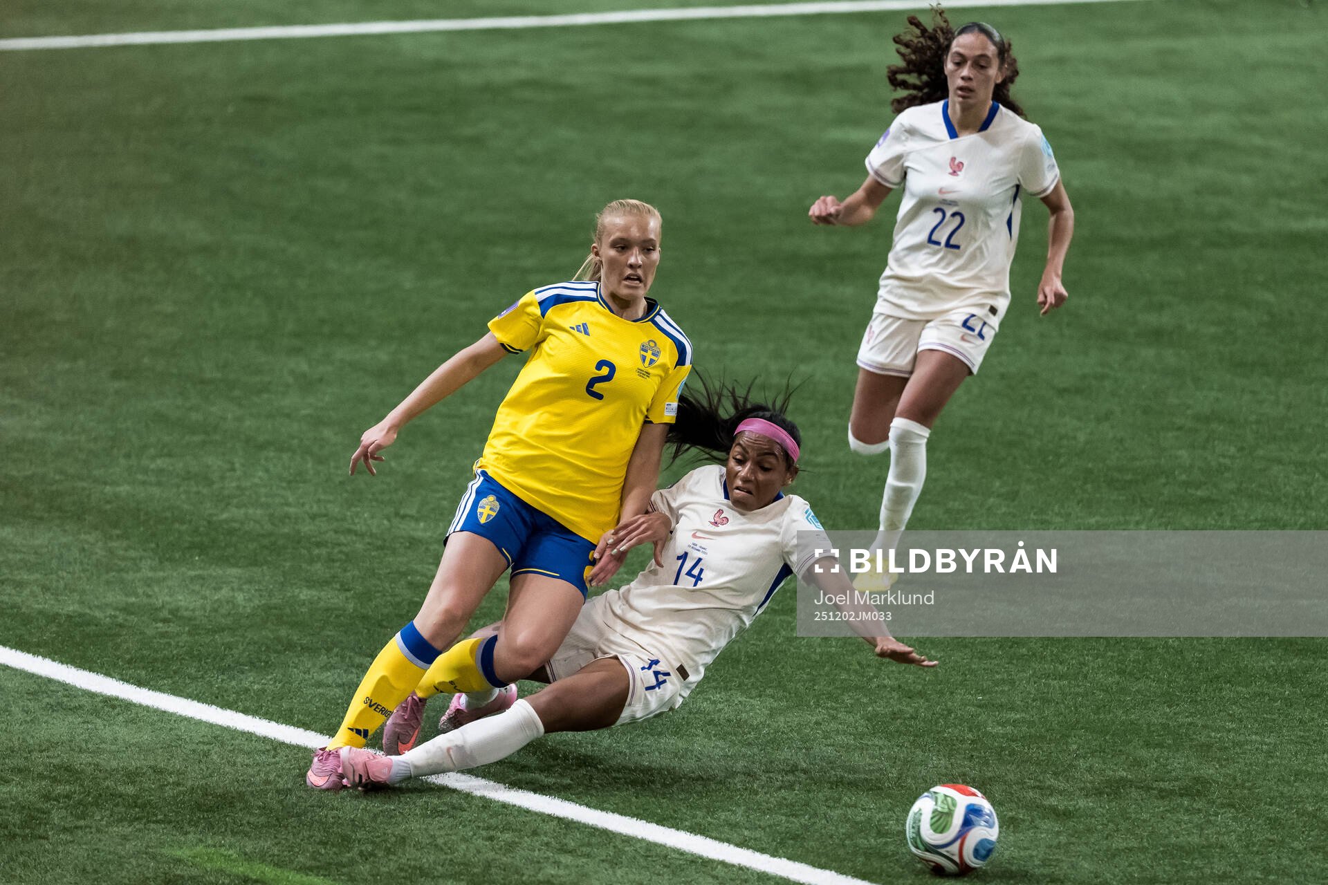 Smilla Holmberg of Sweden and Perle Morroni and Kessya