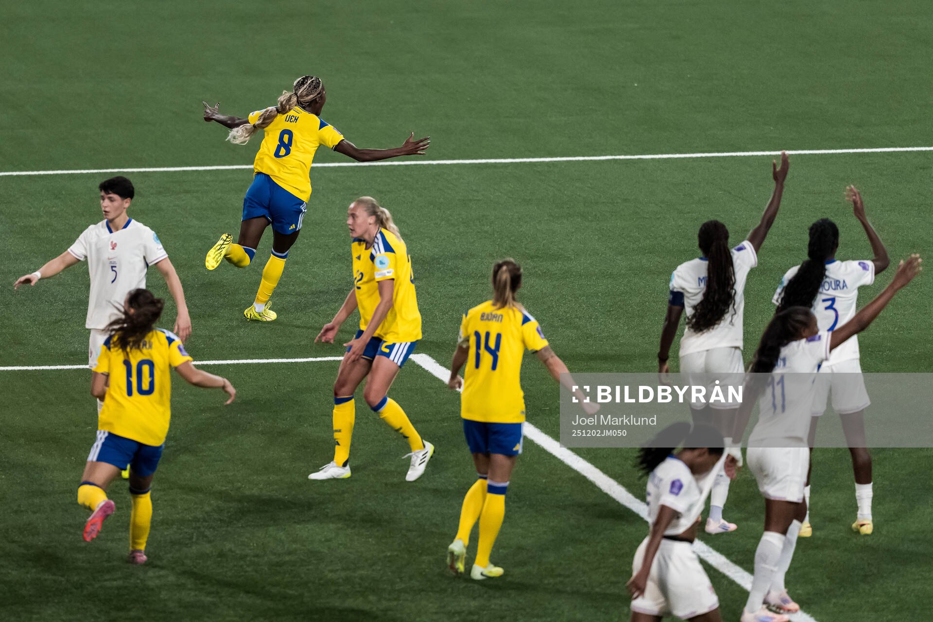 Evelyn Ijeh of Sweden celebrates