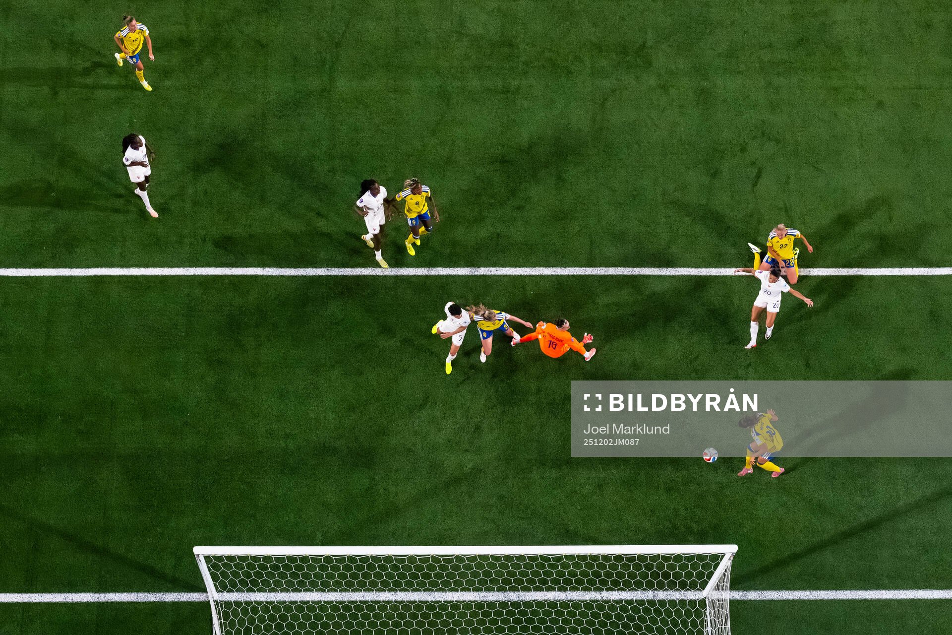 Rosa Kafaji of Sweden scores the 2-1 goal