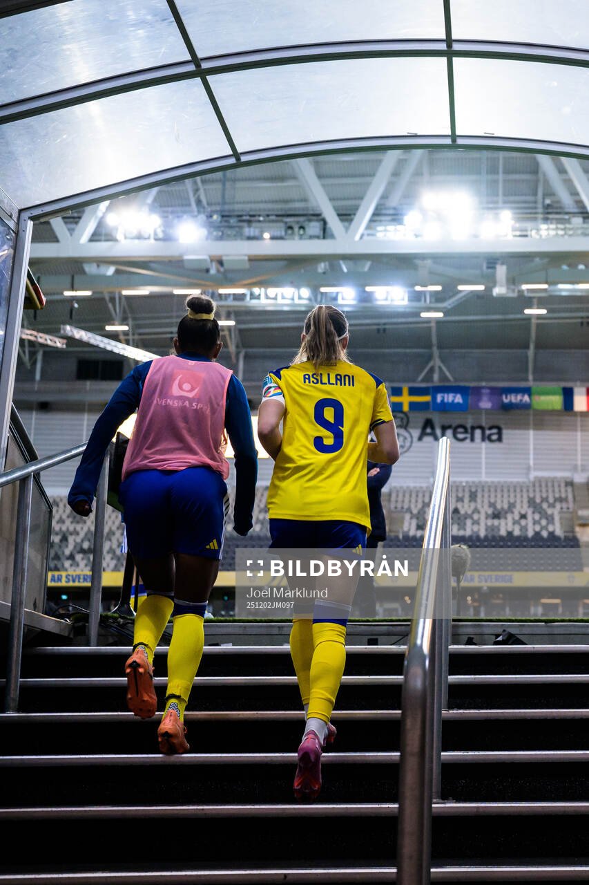 Madelen Janogy and Kosovare Asllani of Sweden enter the