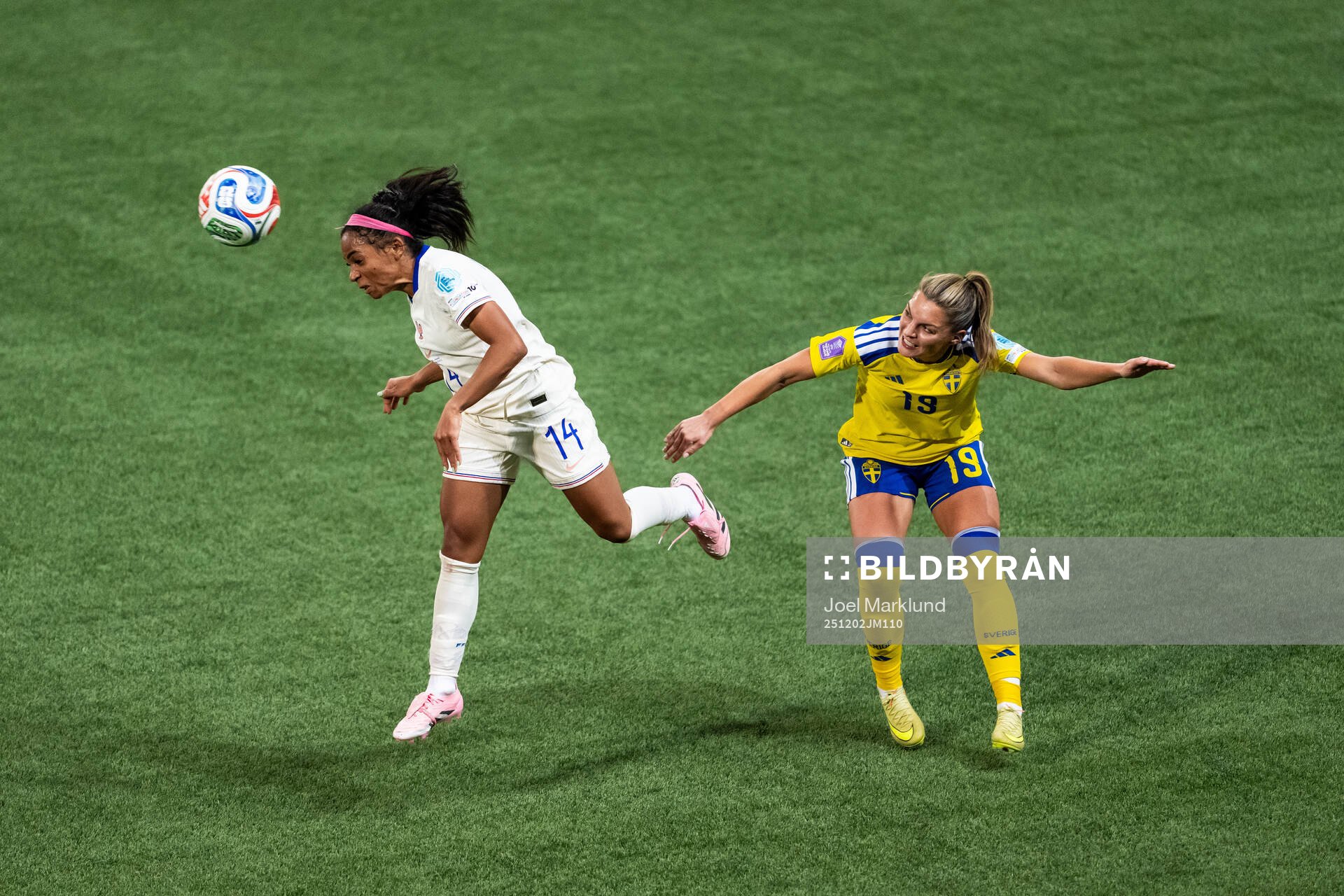 Perle Morroni of France and Johanna Rytting Kaneryd of