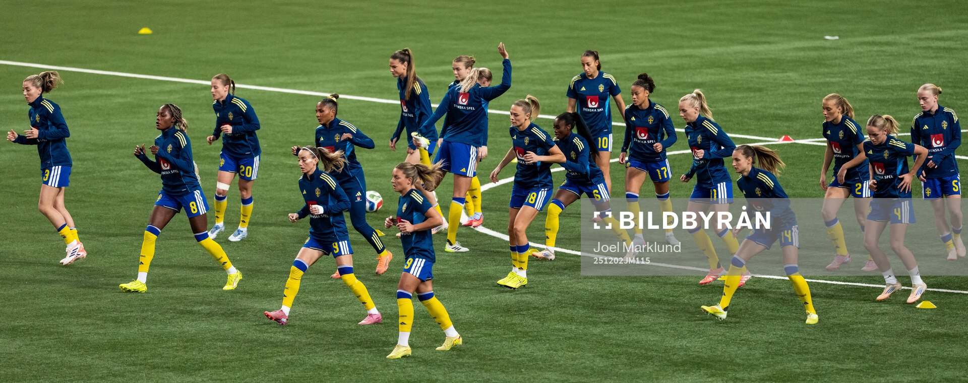 Players of Sweden warming up