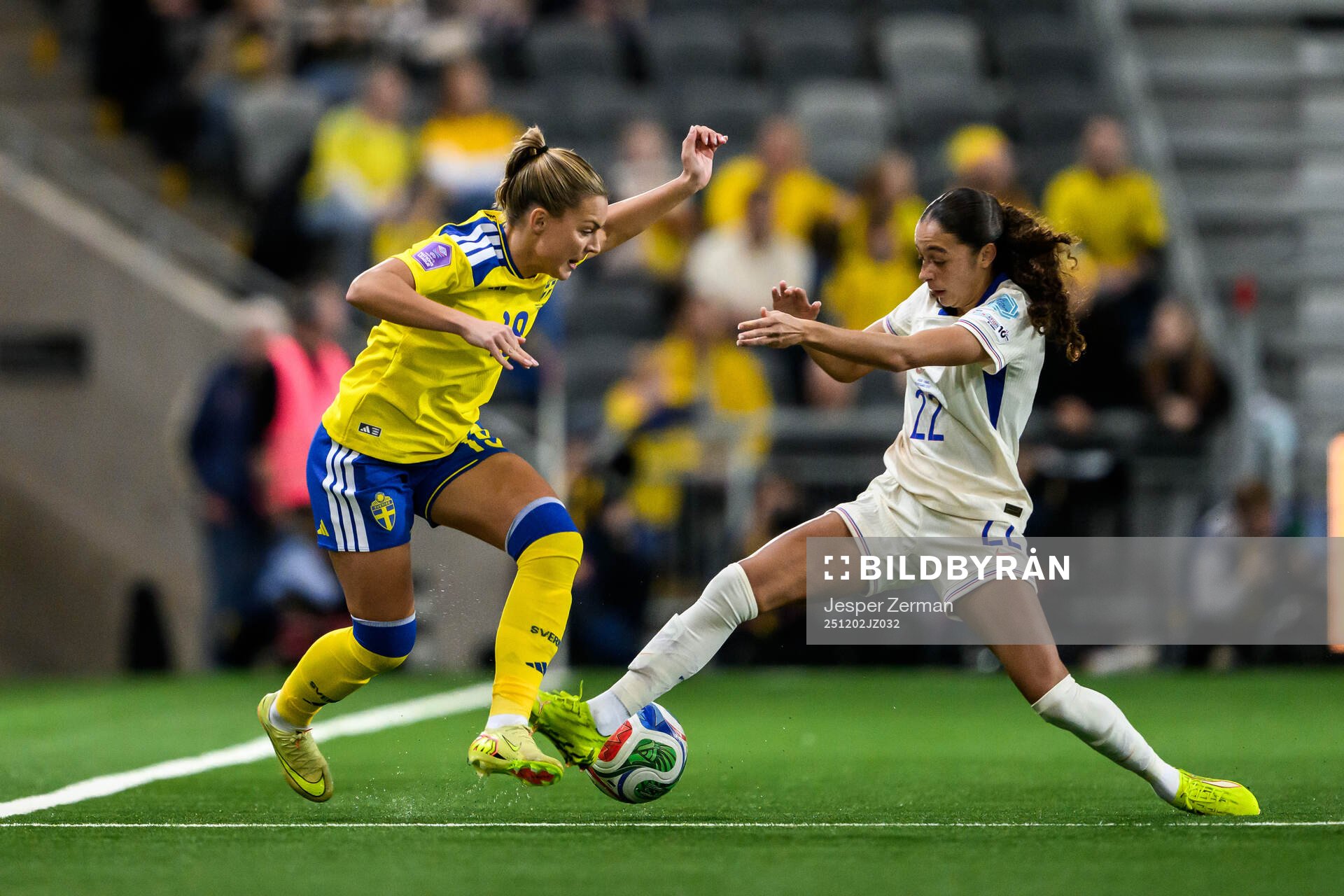 Johanna Rytting Kaneryd of Sweden and Kessya Bussy of France