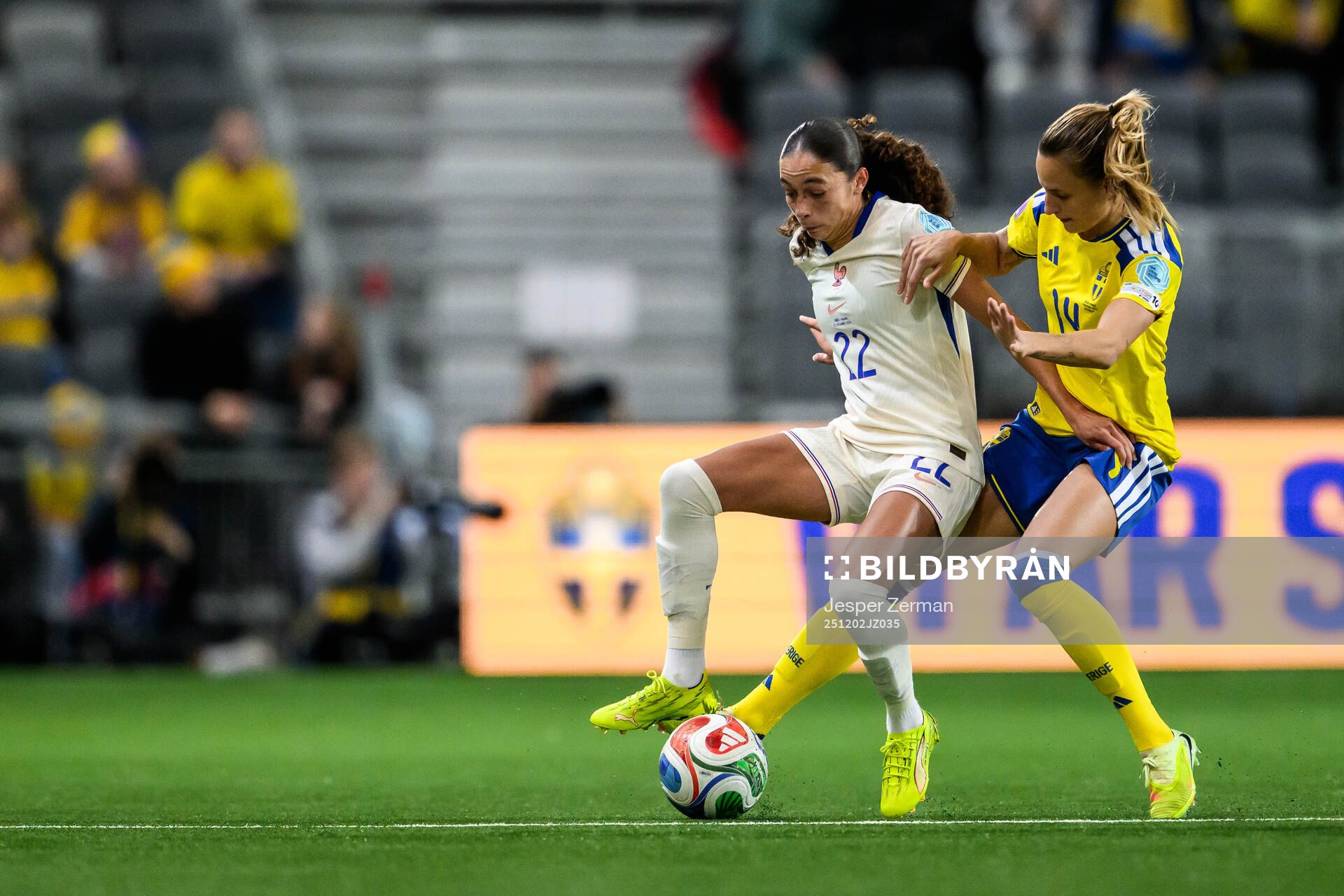 Kessya Bussy of France and Nathalie Björn of Sweden