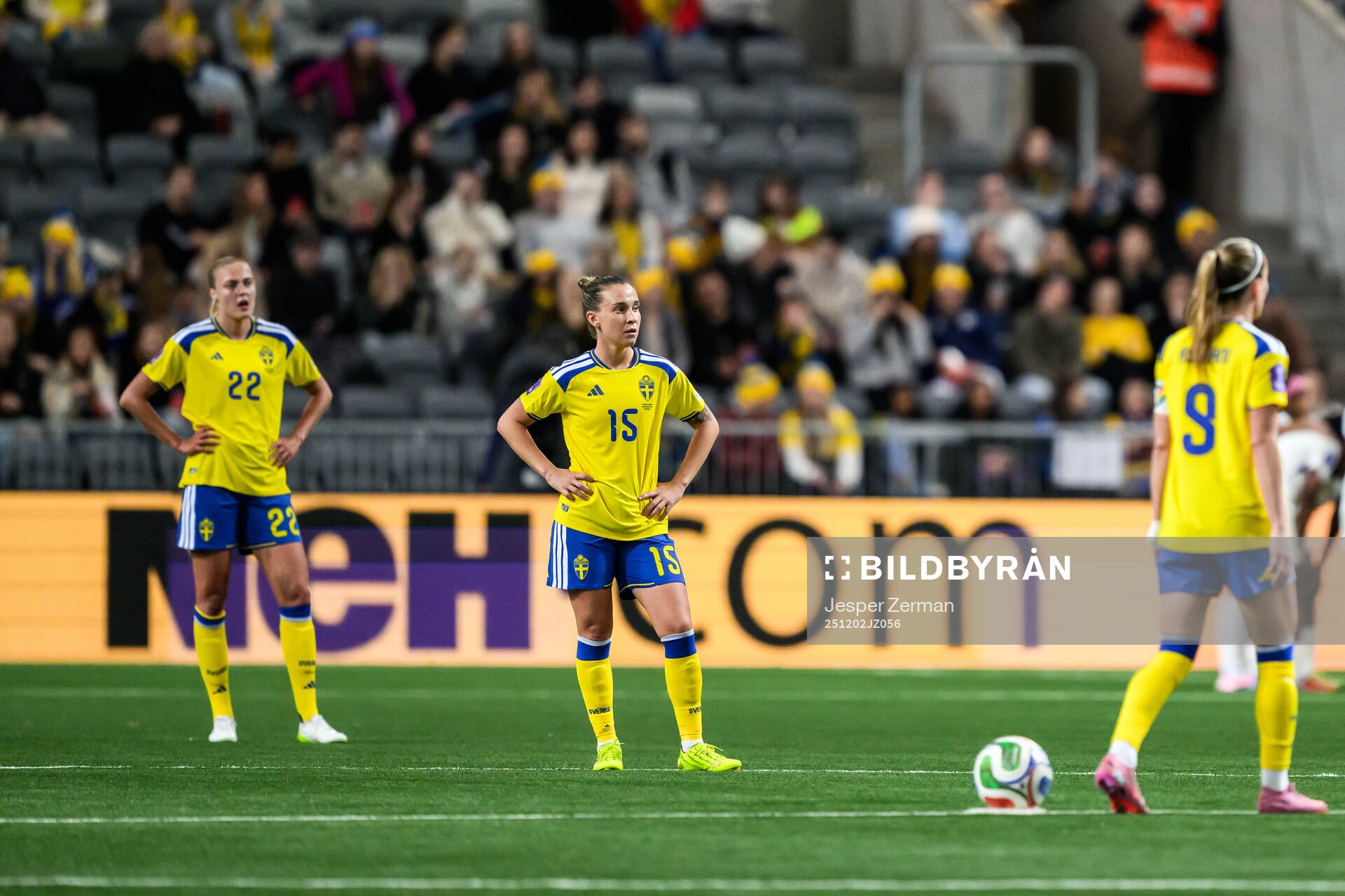 Elma Junttila Nelhage and Julia Zigiotti Olme of Sweden