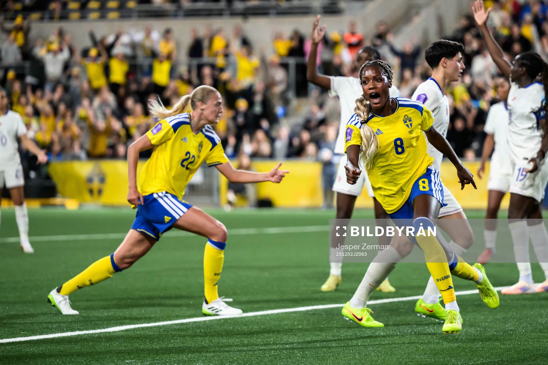 Evelyn Ijeh of Sweden celebrates