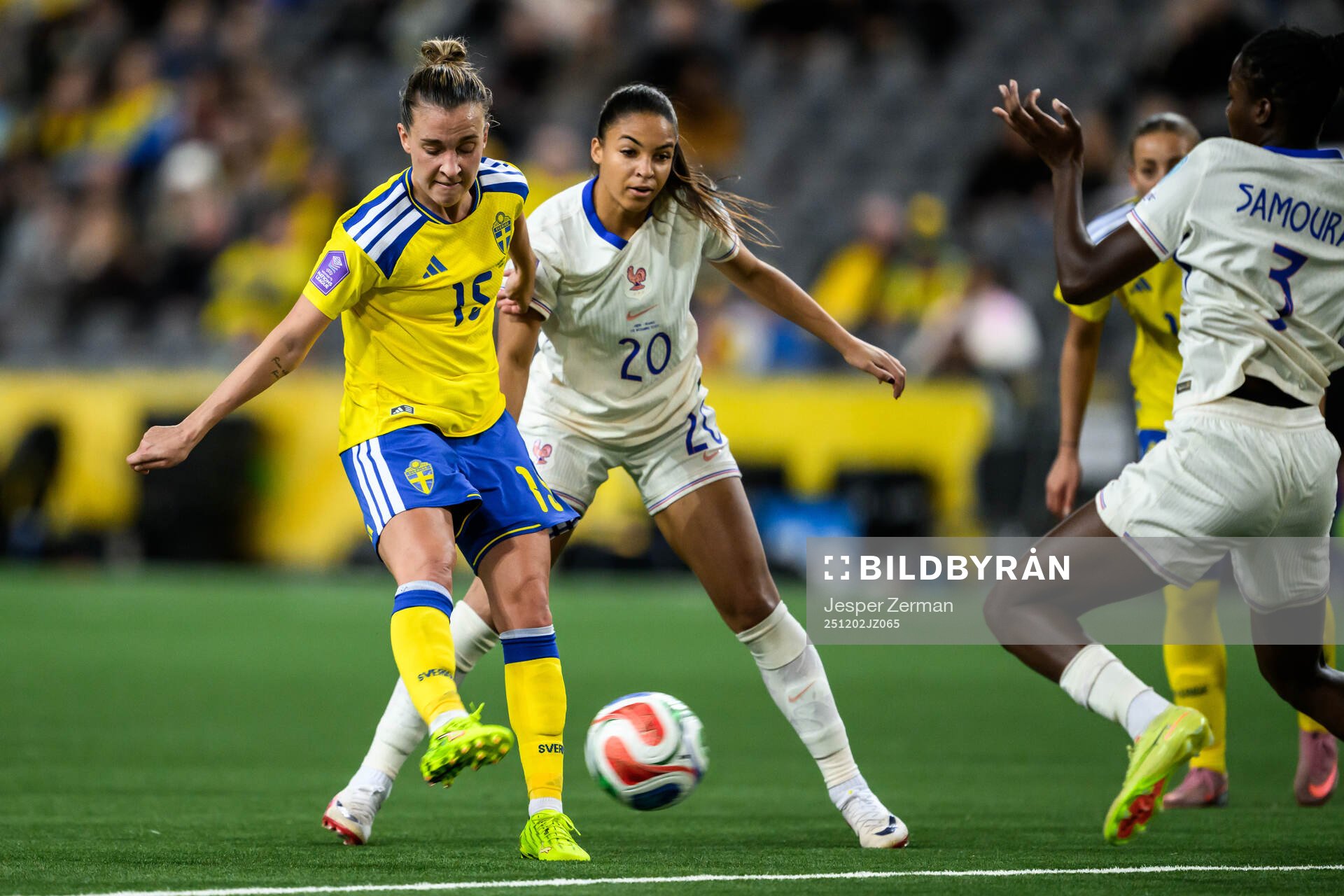 Julia Zigiotti Olme of Sweden and Delphine Cascarino of