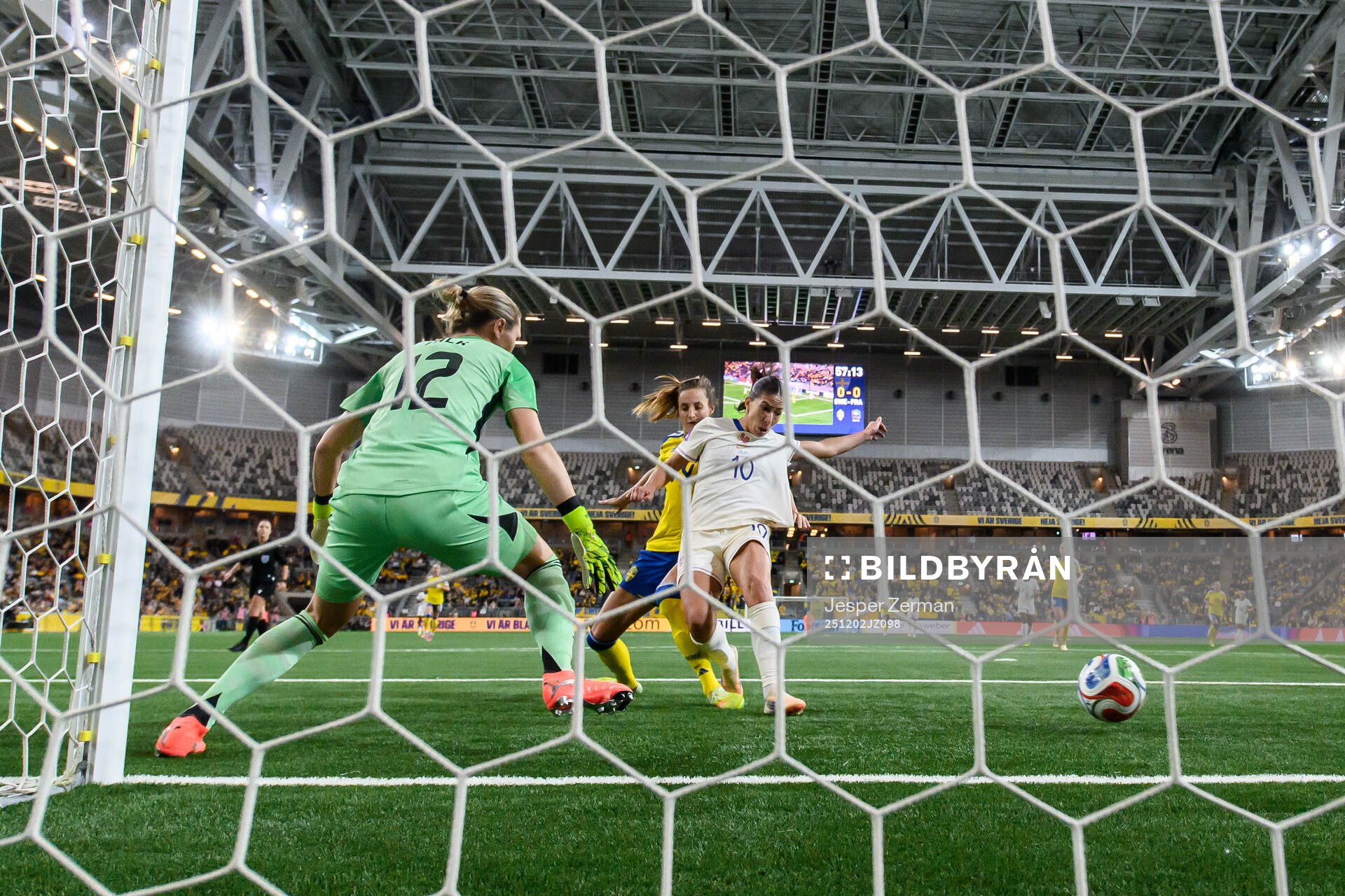 Clara Mateo of France scores 0-1