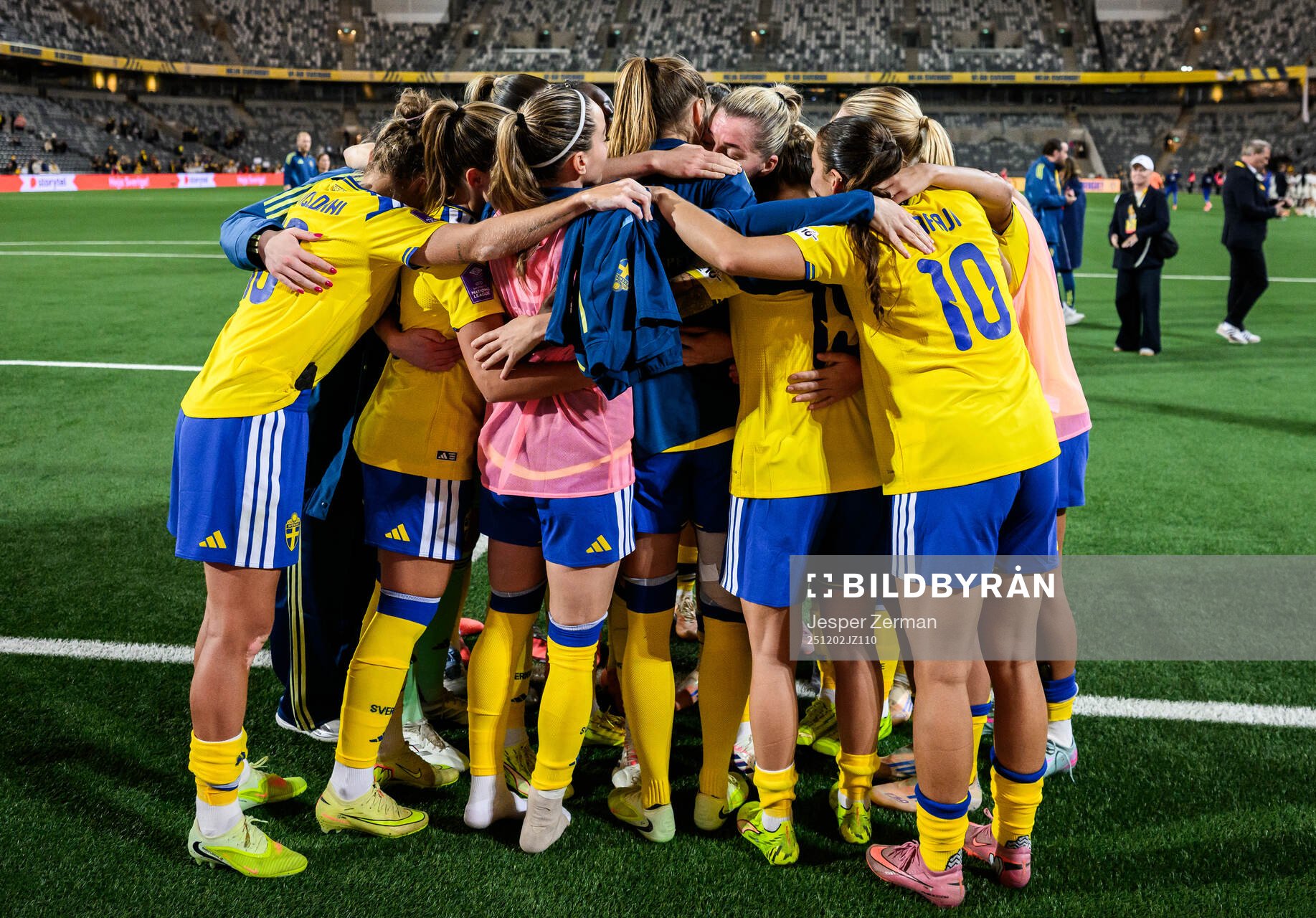 Linda Sembrant of Sweden with teammates