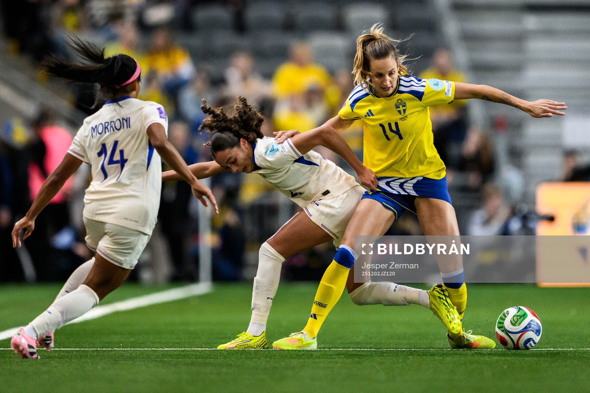 Kessya Bussy of France and Nathalie Björn of Sweden