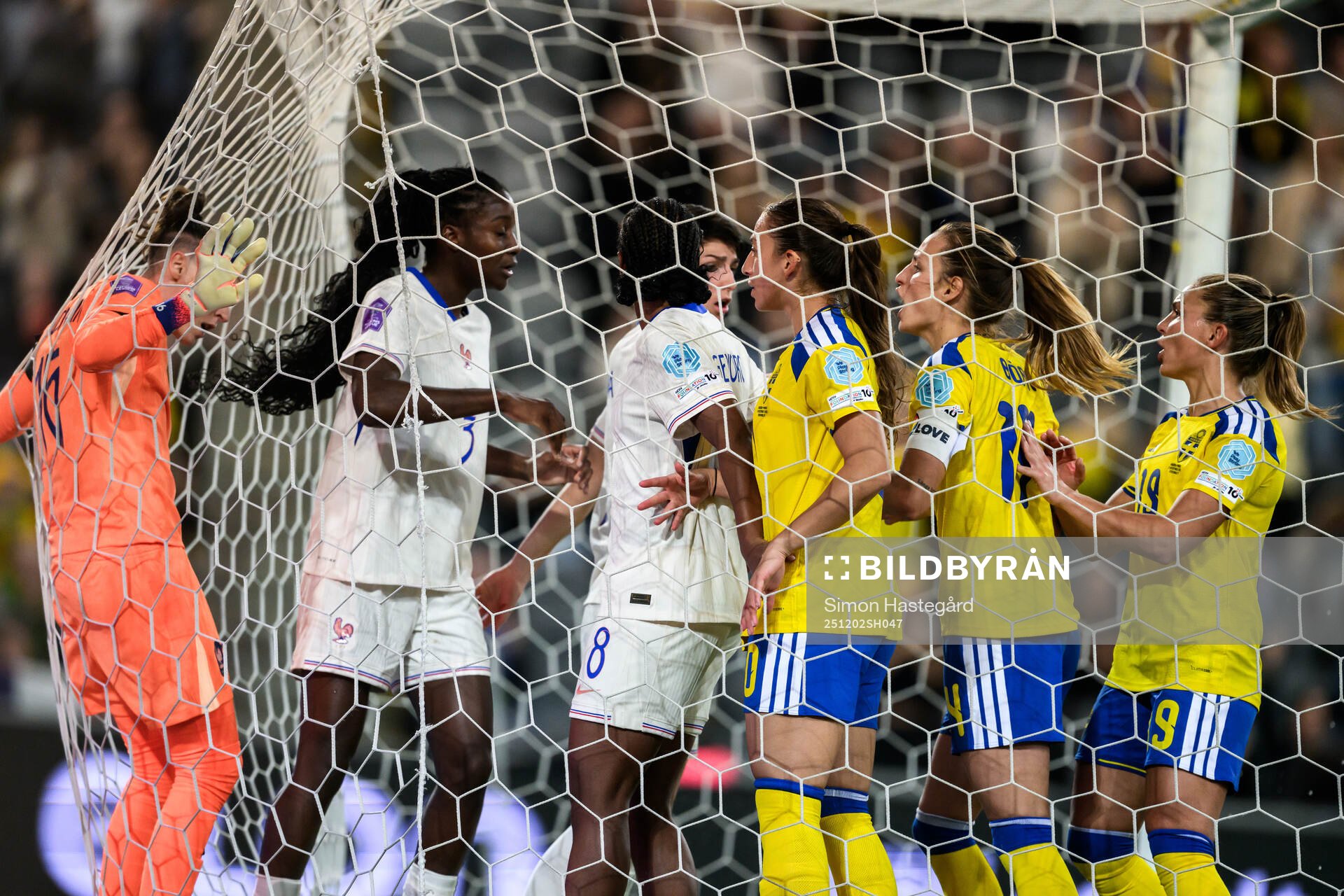 Goalkeeper Pauline Peyraud-Magnin, Thiniba Samoura and