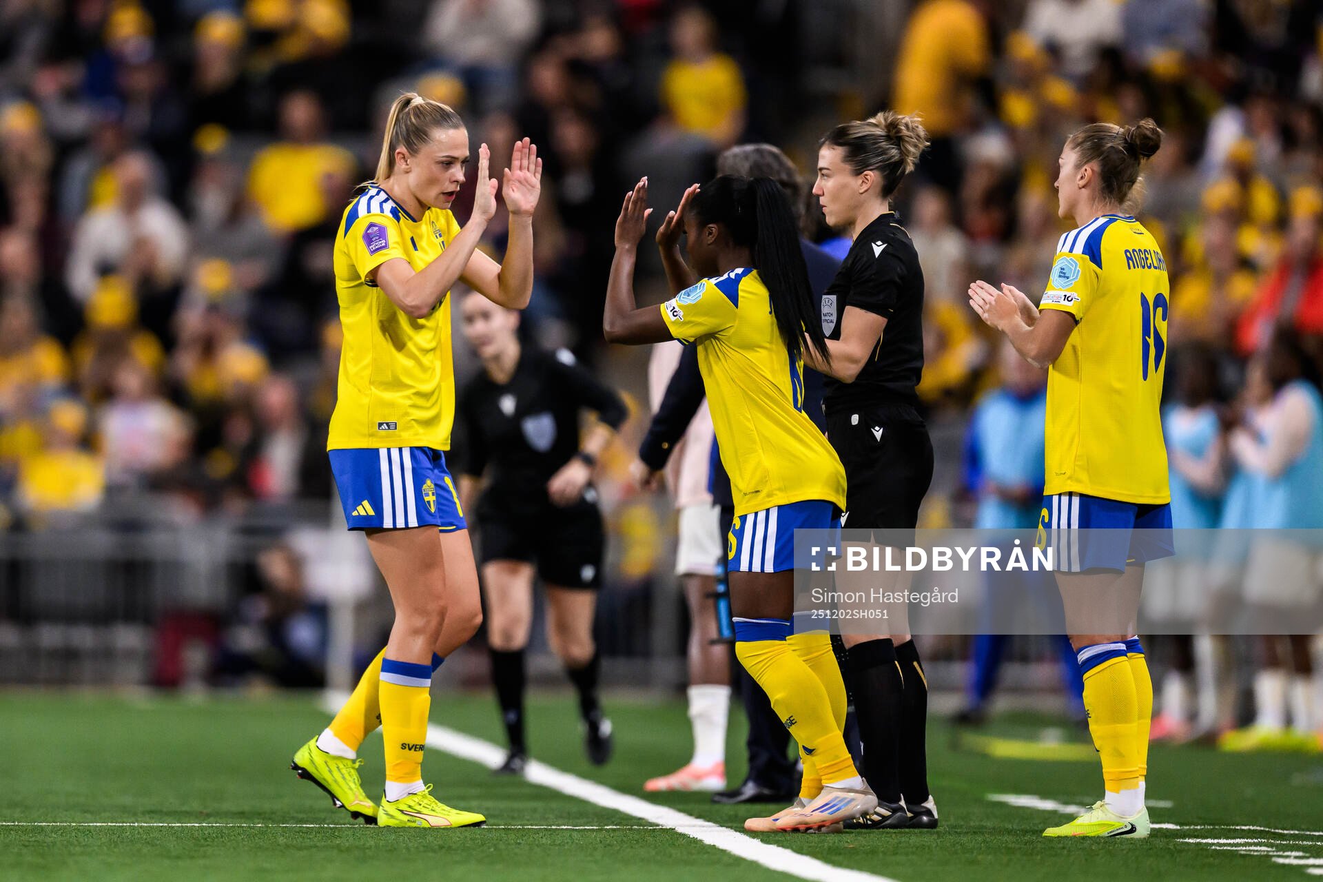 Fridolina Rolfö changes with Monica Jusu Bah of Sweden