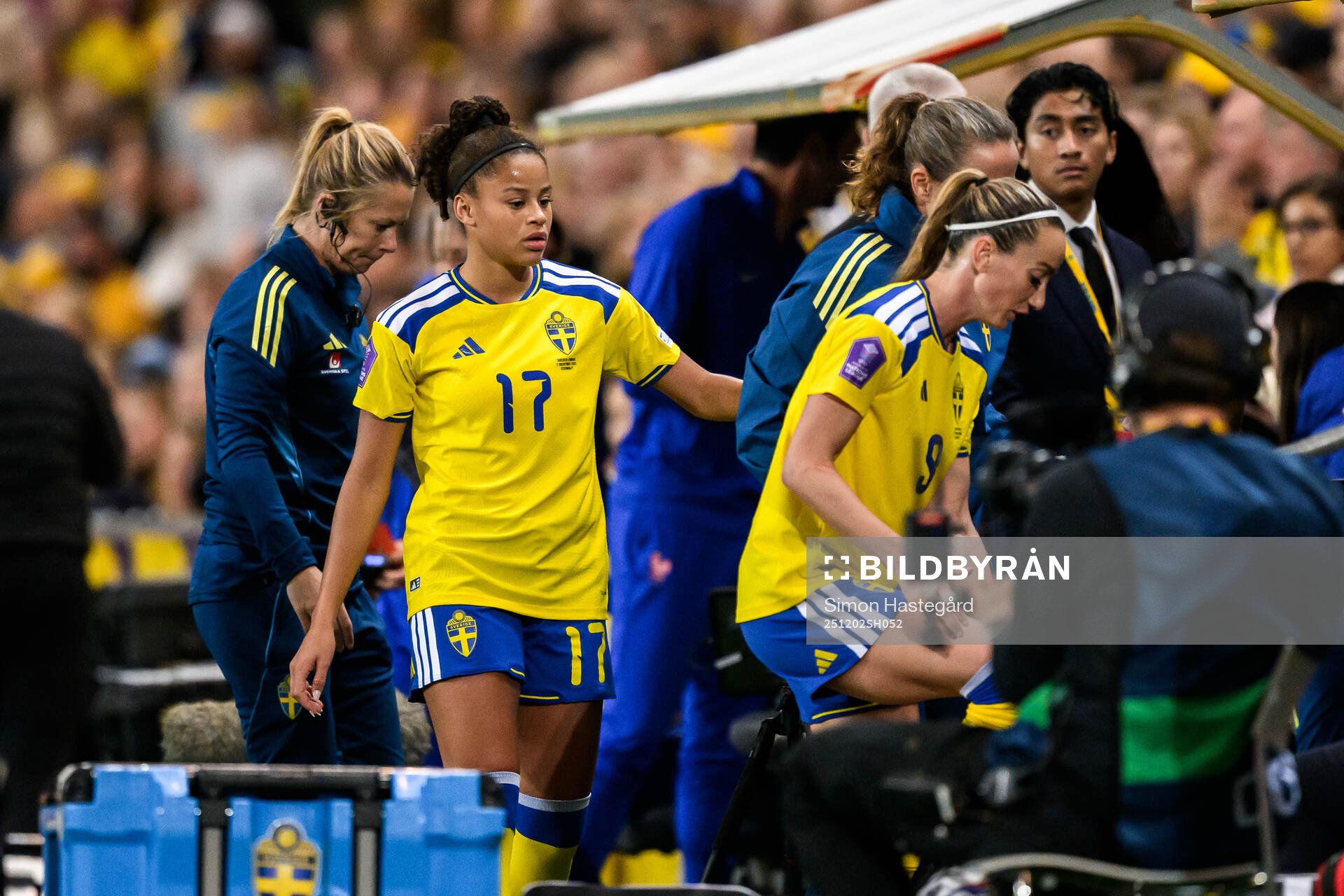 Felicia Schröder and Kosovare Asllani of Sweden