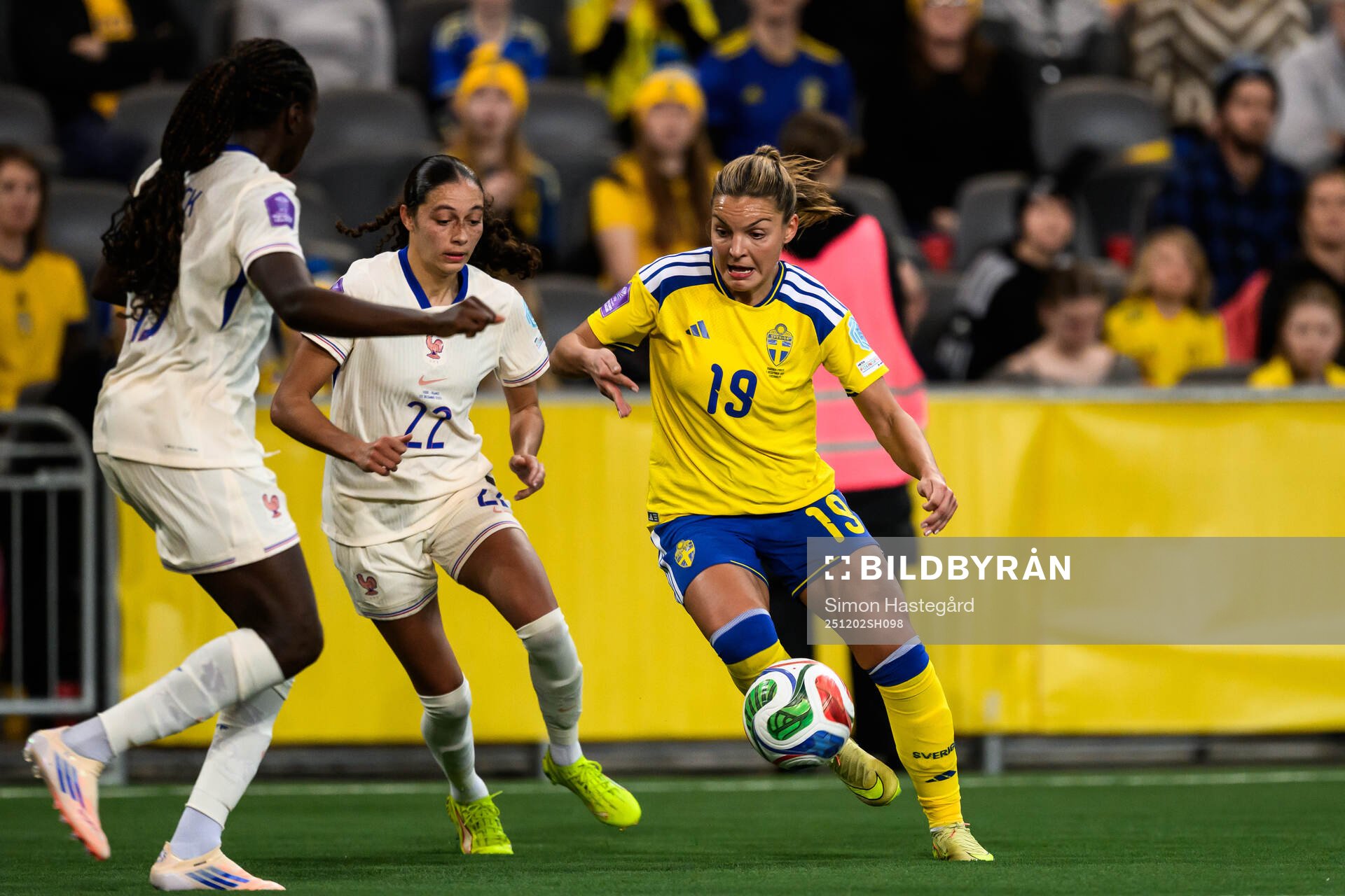Kessya Bussy of France and Johanna Rytting Kaneryd of Sweden