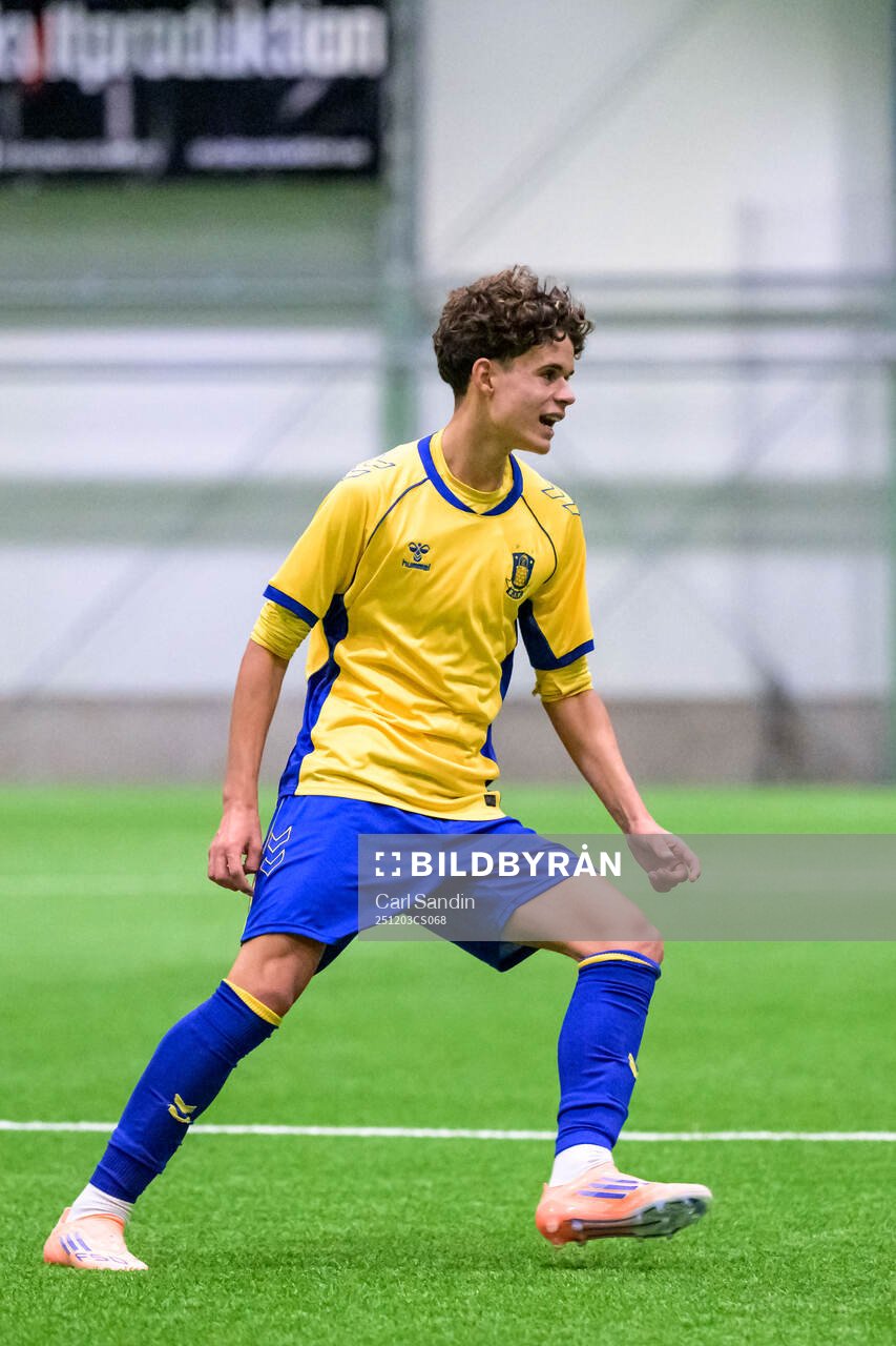 Bröndbys Elias Broberg jublar