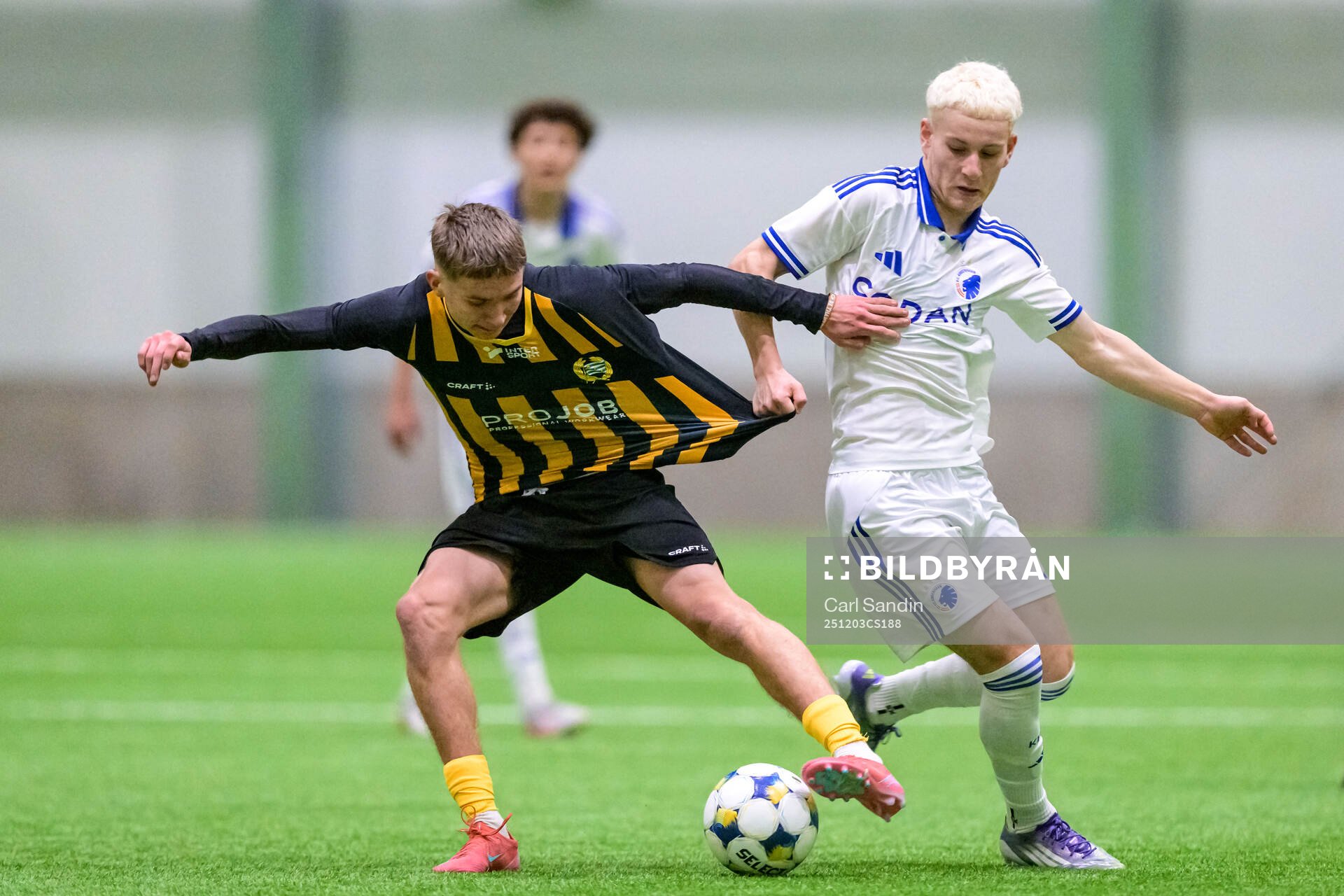 Hammarbys Hugo Hoffsten och FC Köpenhamns Louie Heriba