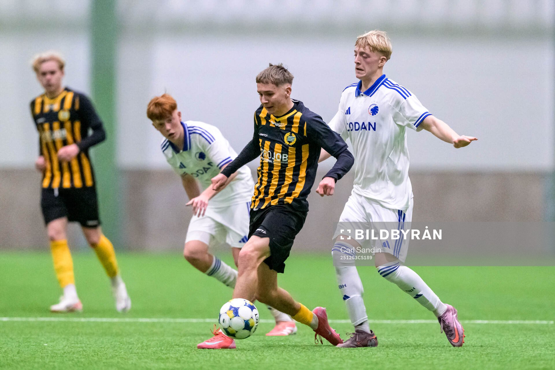 Hammarbys Hugo Hoffsten och FC Köpenhamns Teo Reeh