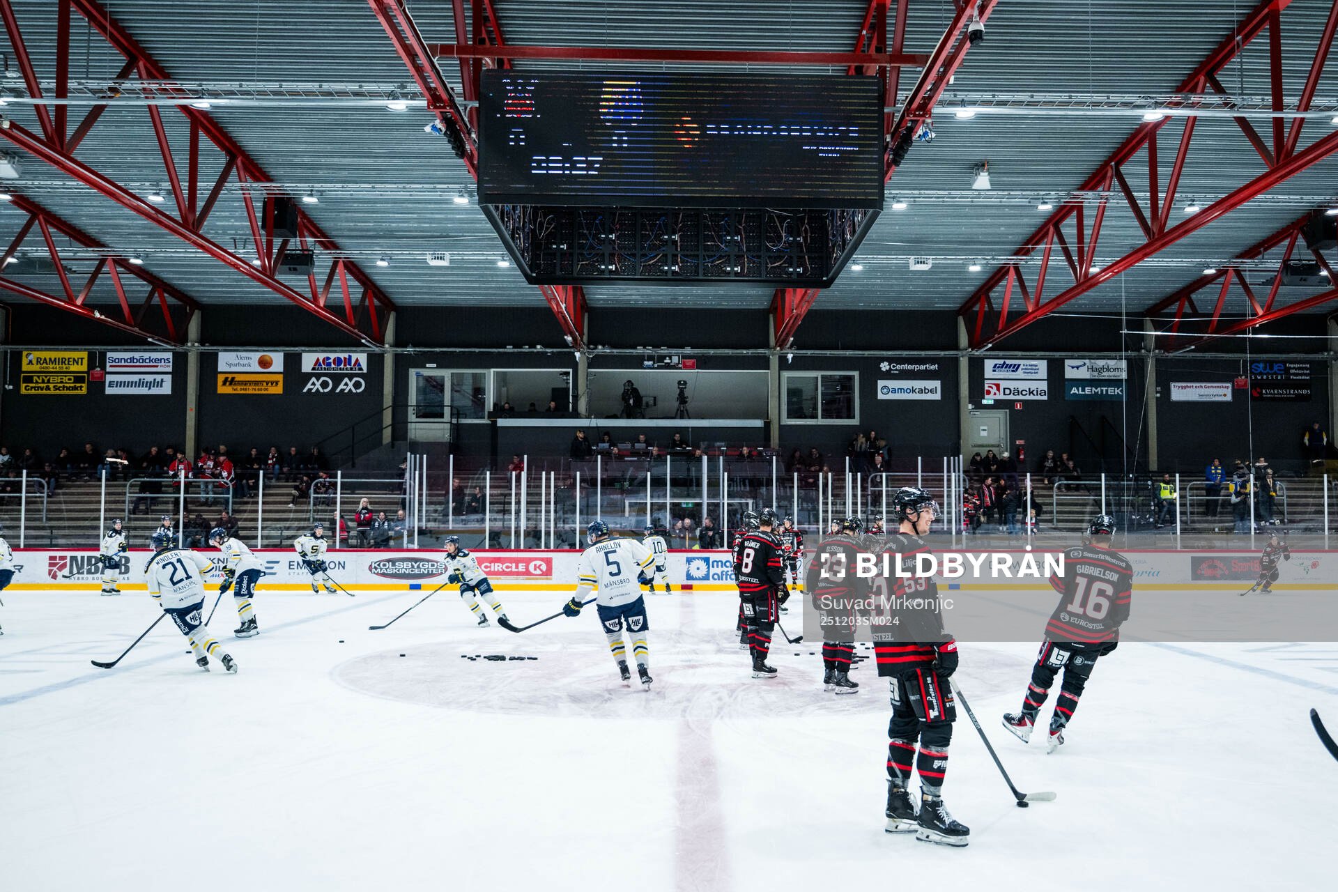 Spelarna värmer upp