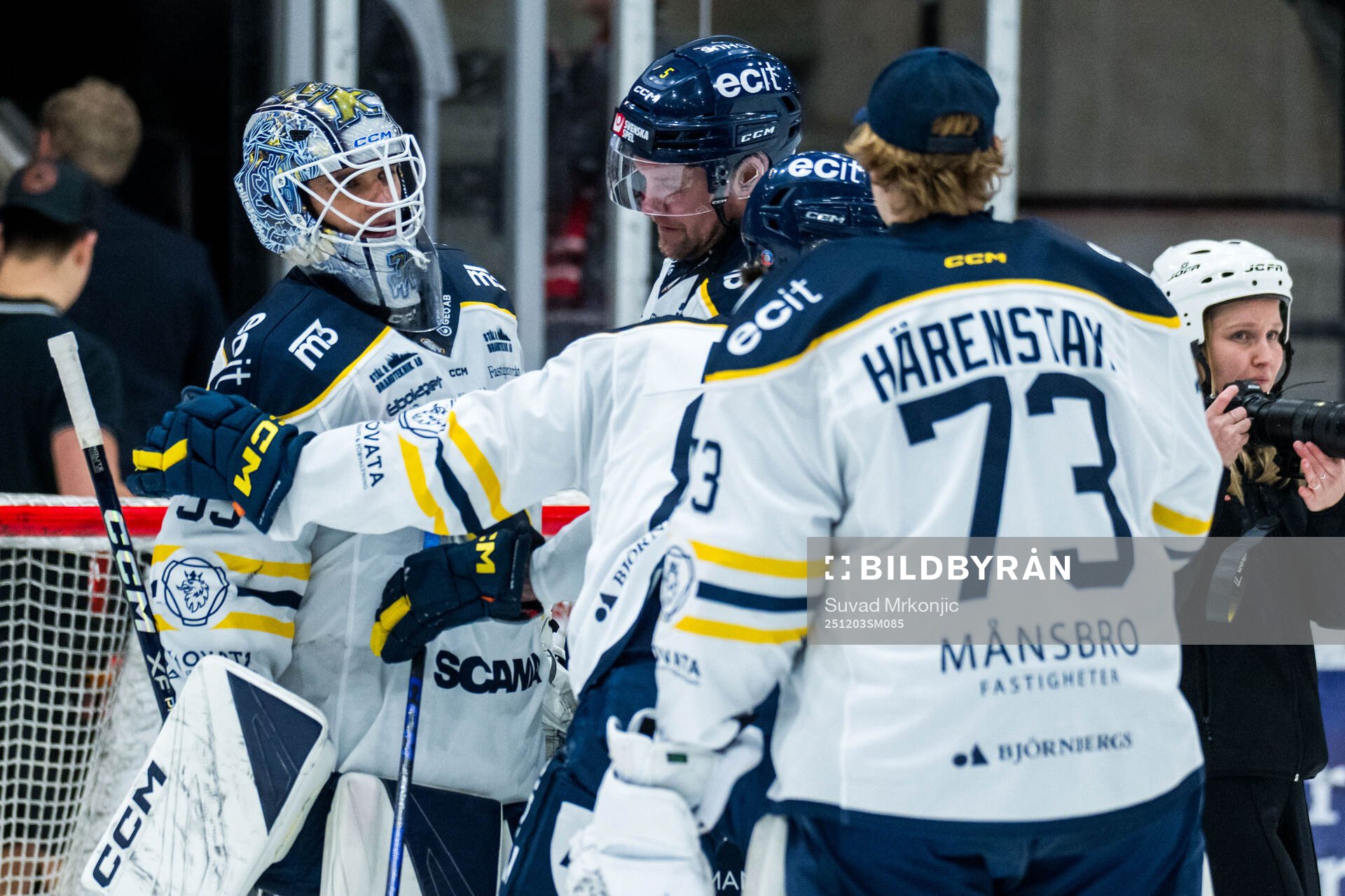 Södertäljes målvakt Oliver Håkansson jublar