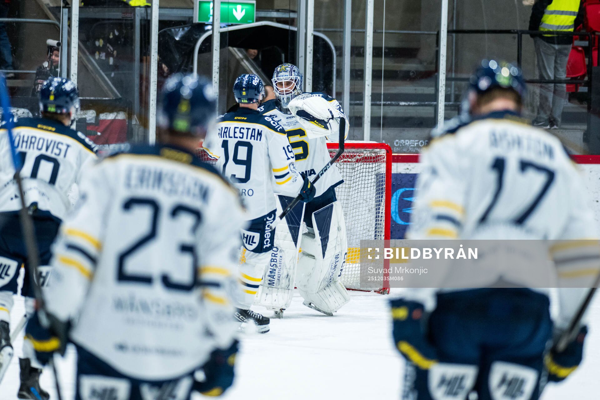 Södertäljes målvakt Oliver Håkansson jublar