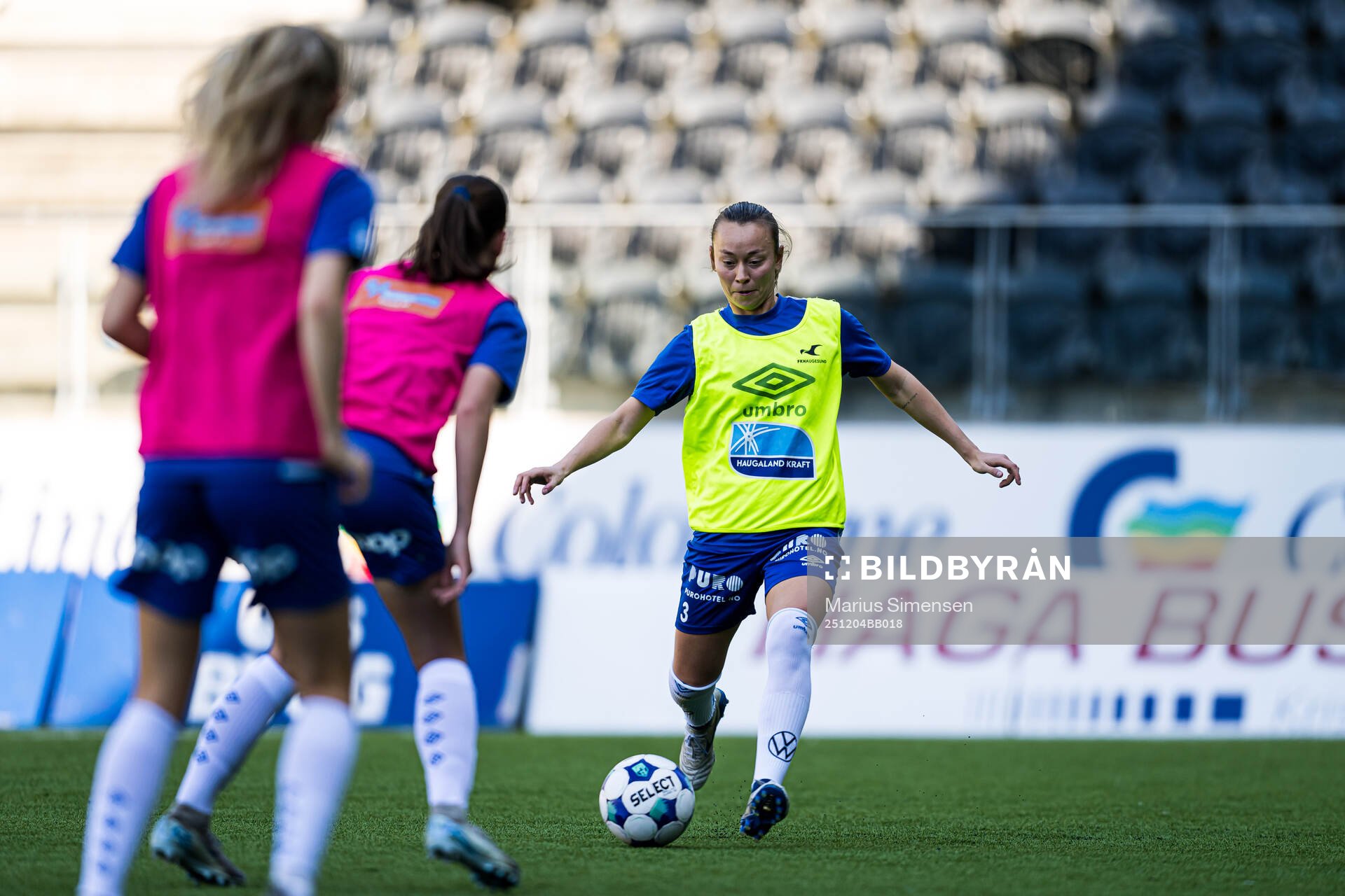 Anja Helen Rasmussen of Haugesund warms up ahead of the 1. division football match between Start and Haugesund on April 12, 2025 in Kristiansand.
