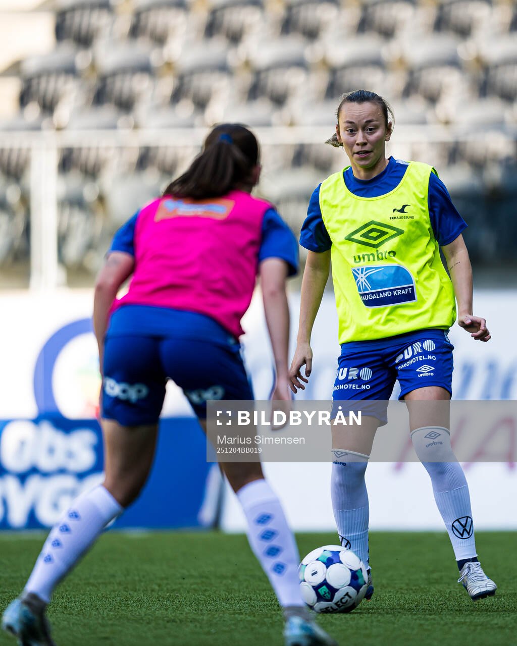 Anja Helen Rasmussen of Haugesund warms up ahead of the 1. division football match between Start and Haugesund on April 12, 2025 in Kristiansand.