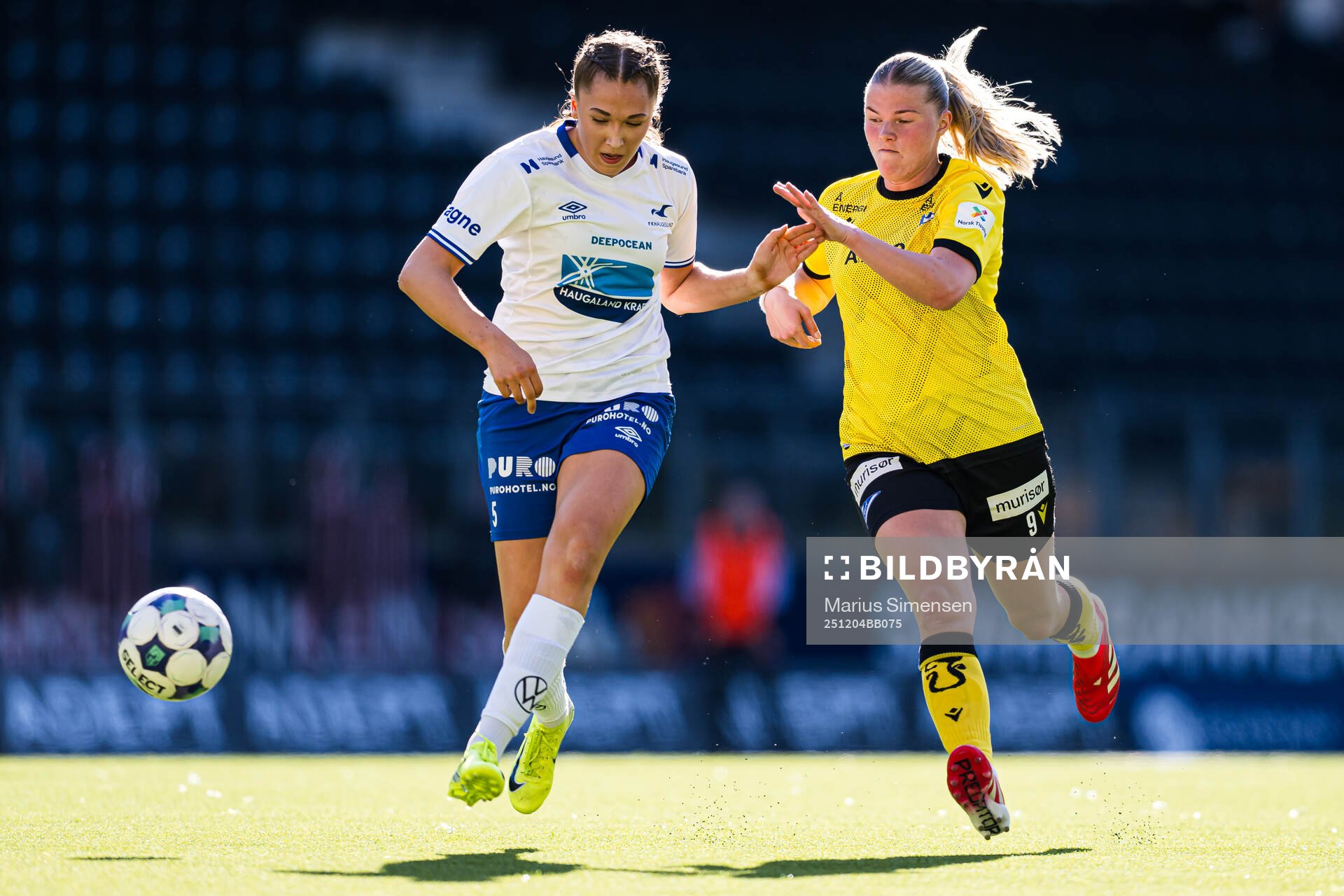 Sunniva Hjertvik of Haugesund and Rebekka Ausland of Start