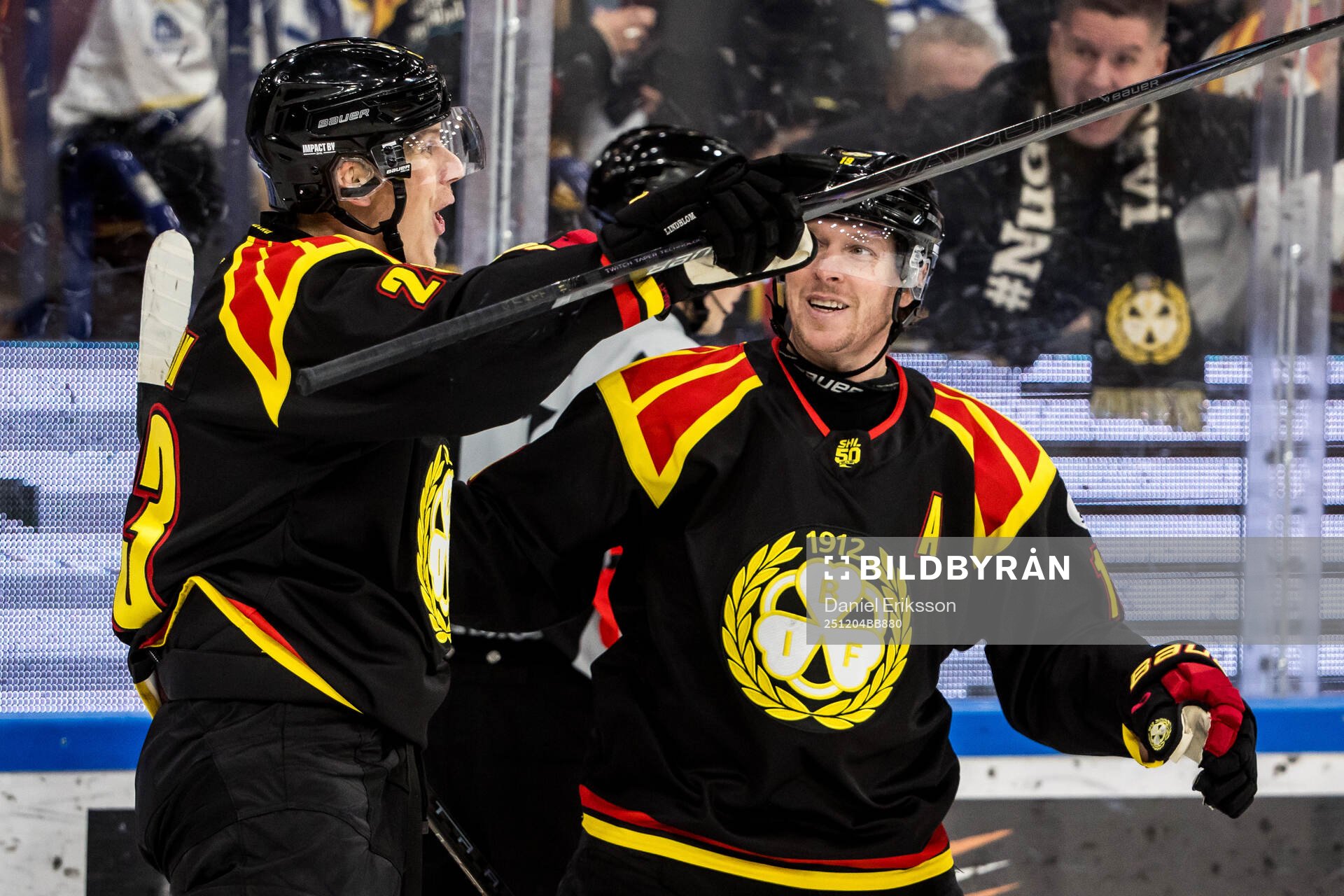 Brynäs Oskar Lindblom och Nicklas Bäckström jublar