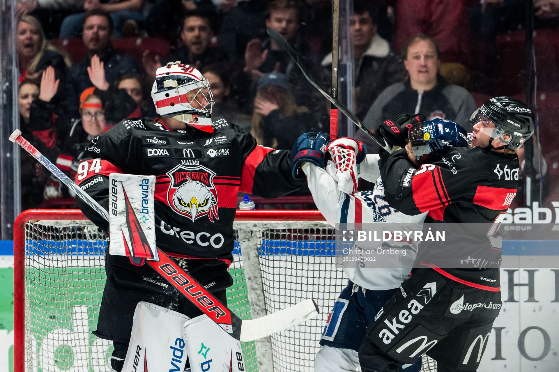 Linköpings Max Martin och Malmö Redhawks målvakt Marek