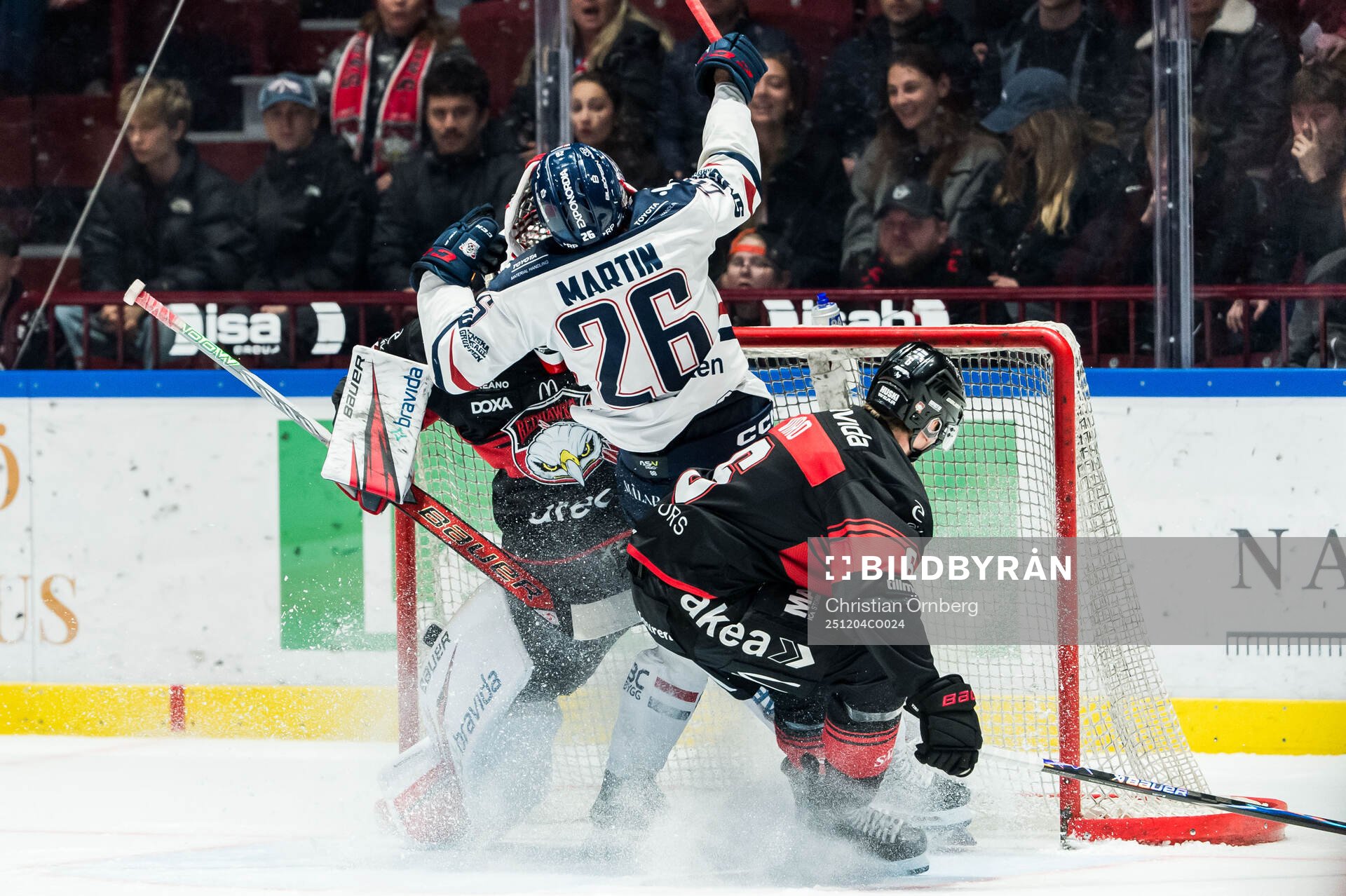 Linköpings Max Martin och Malmö Redhawks målvakt Marek