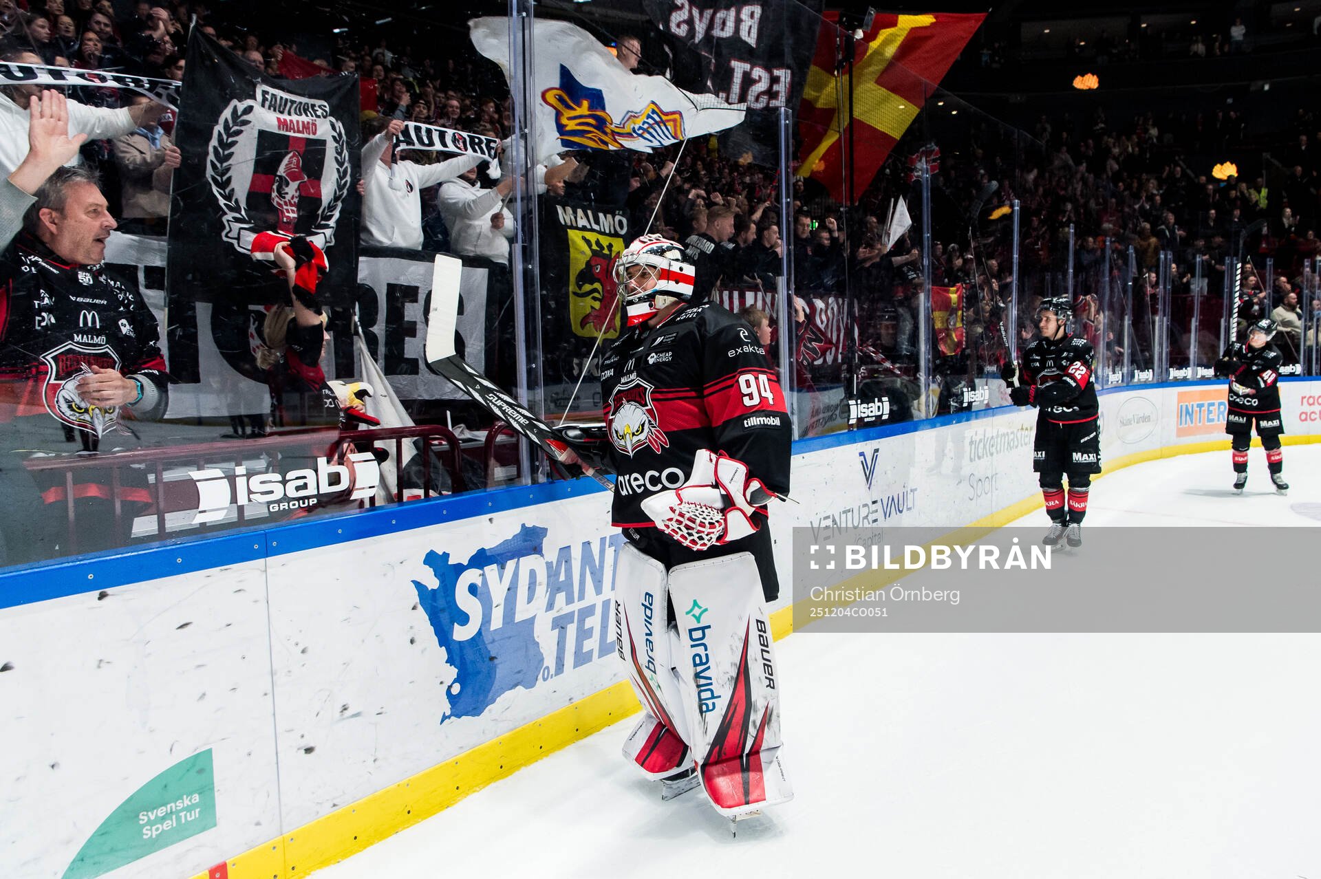 Malmö Redhawks målvakt Marek Langhamer jublar