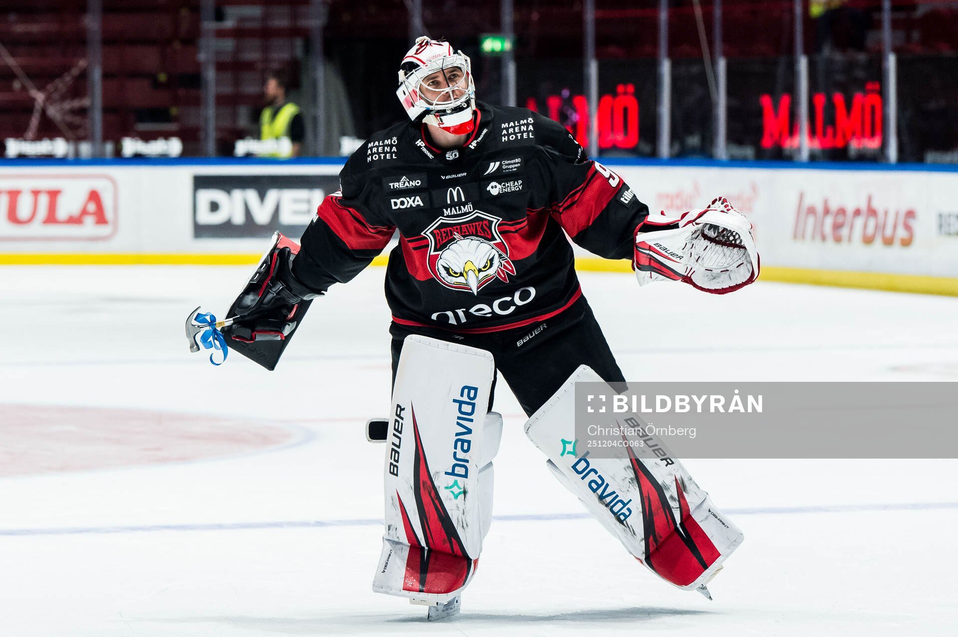 Malmö Redhawks målvakt Marek Langhamer jublar